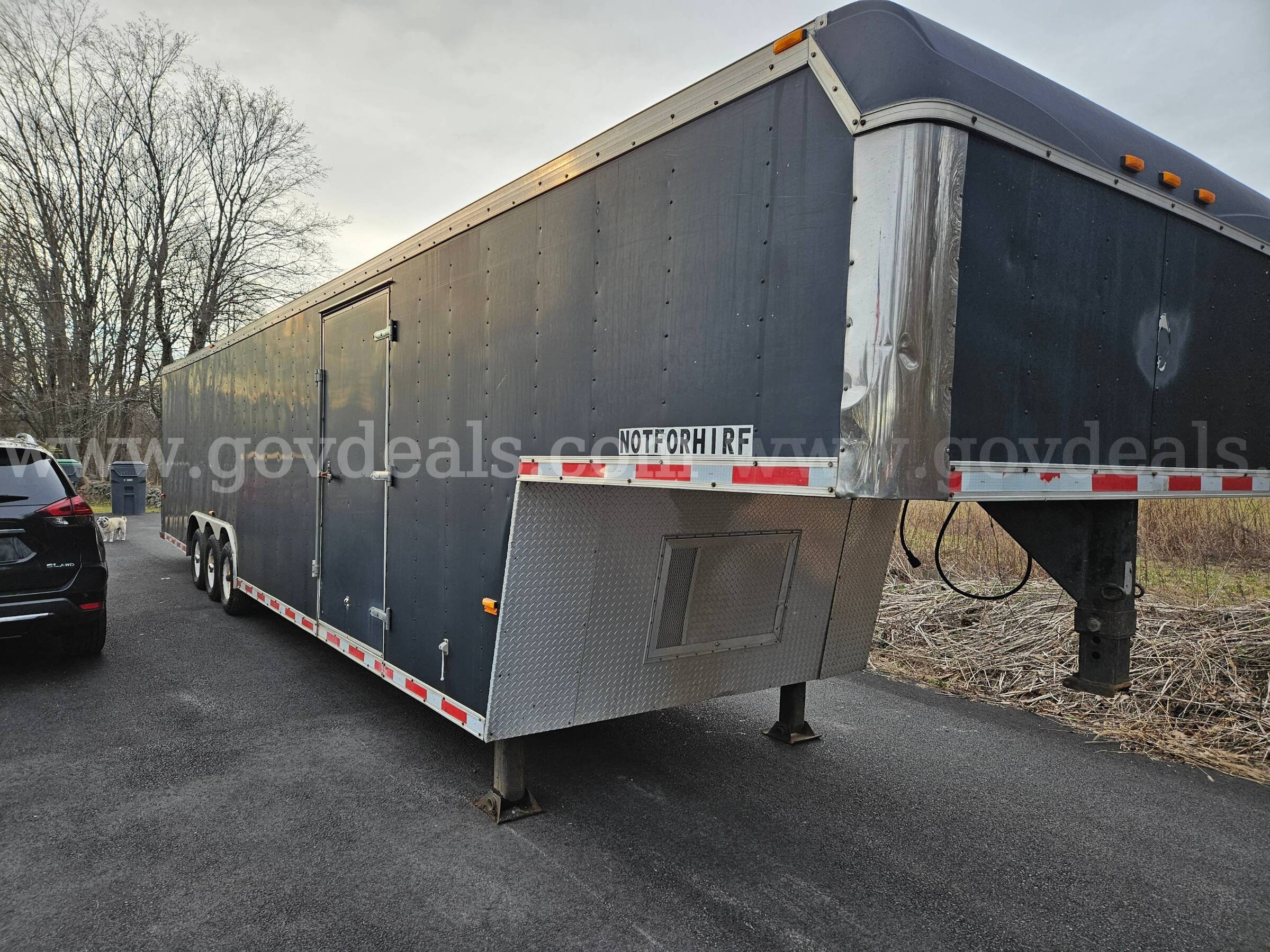 2000 US Cargo 40FT Enclosed Goose Neck Car Trailer U.S. Cargo 40FT Enclosed Car Trailer Government Surplus Auction - Photo #5