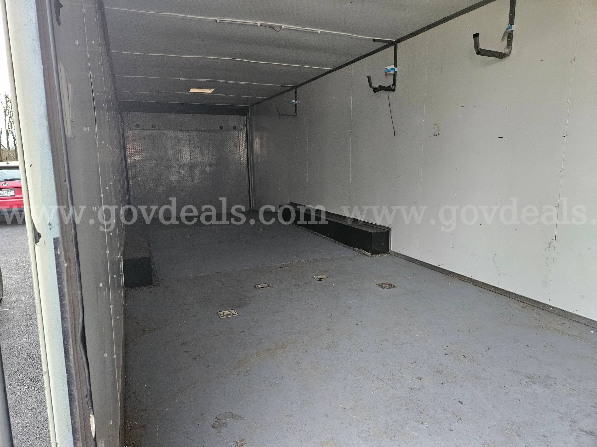 2000 US Cargo 40FT Enclosed Goose Neck Car Trailer U.S. Cargo 40FT Enclosed Car Trailer Government Surplus Auction - Photo #6