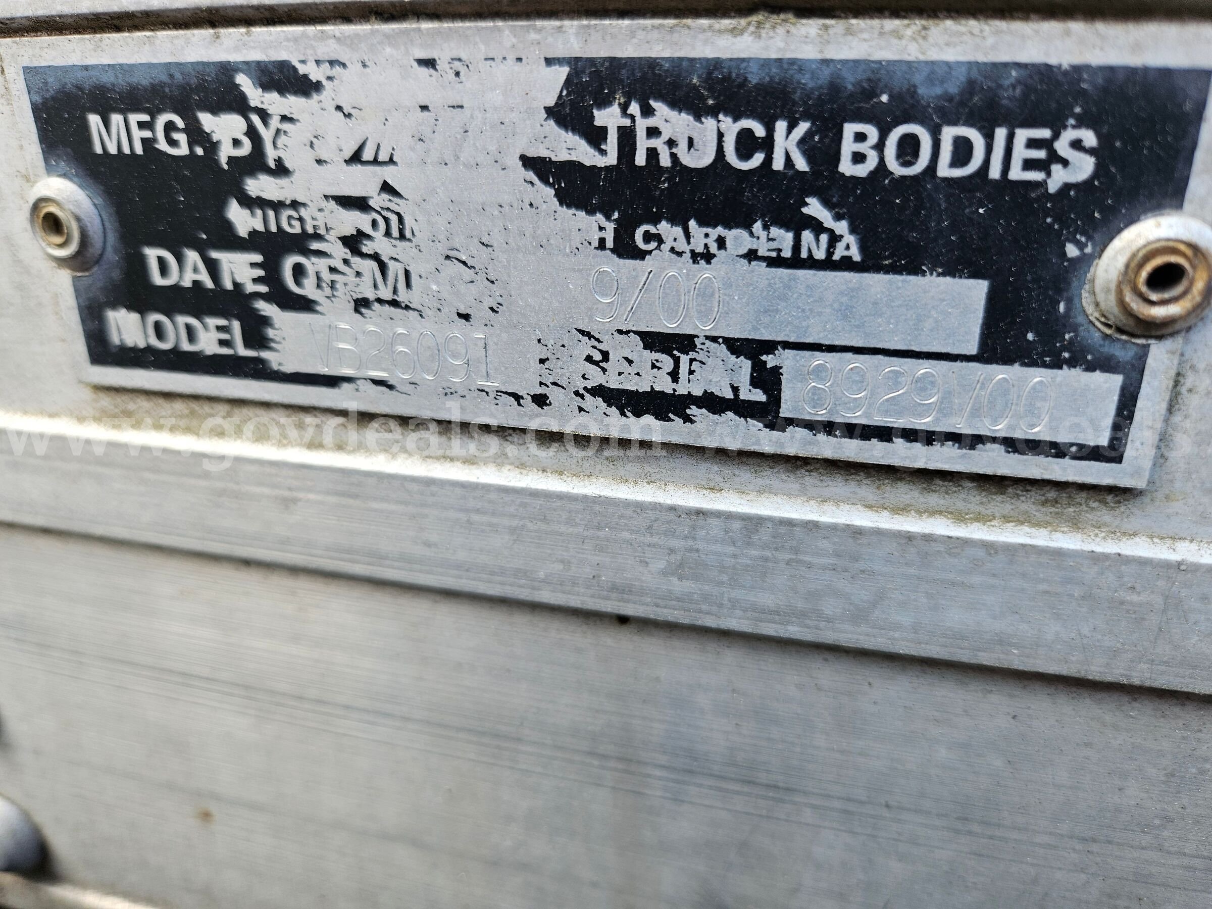2001 International 4900 Tandem Axle 6FT Flatbed / 26FT Dry Van International 4900 Government Surplus Auction - Photo #6