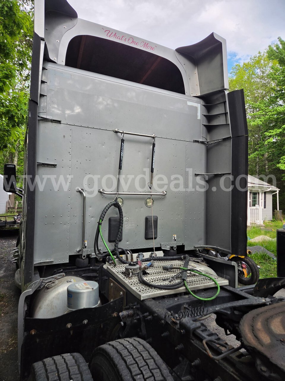 2019 Peterbilt 579 Raised Roof Double Bunk Sleeper Tractor Peterbilt 579 Government Surplus Auction - Photo #5