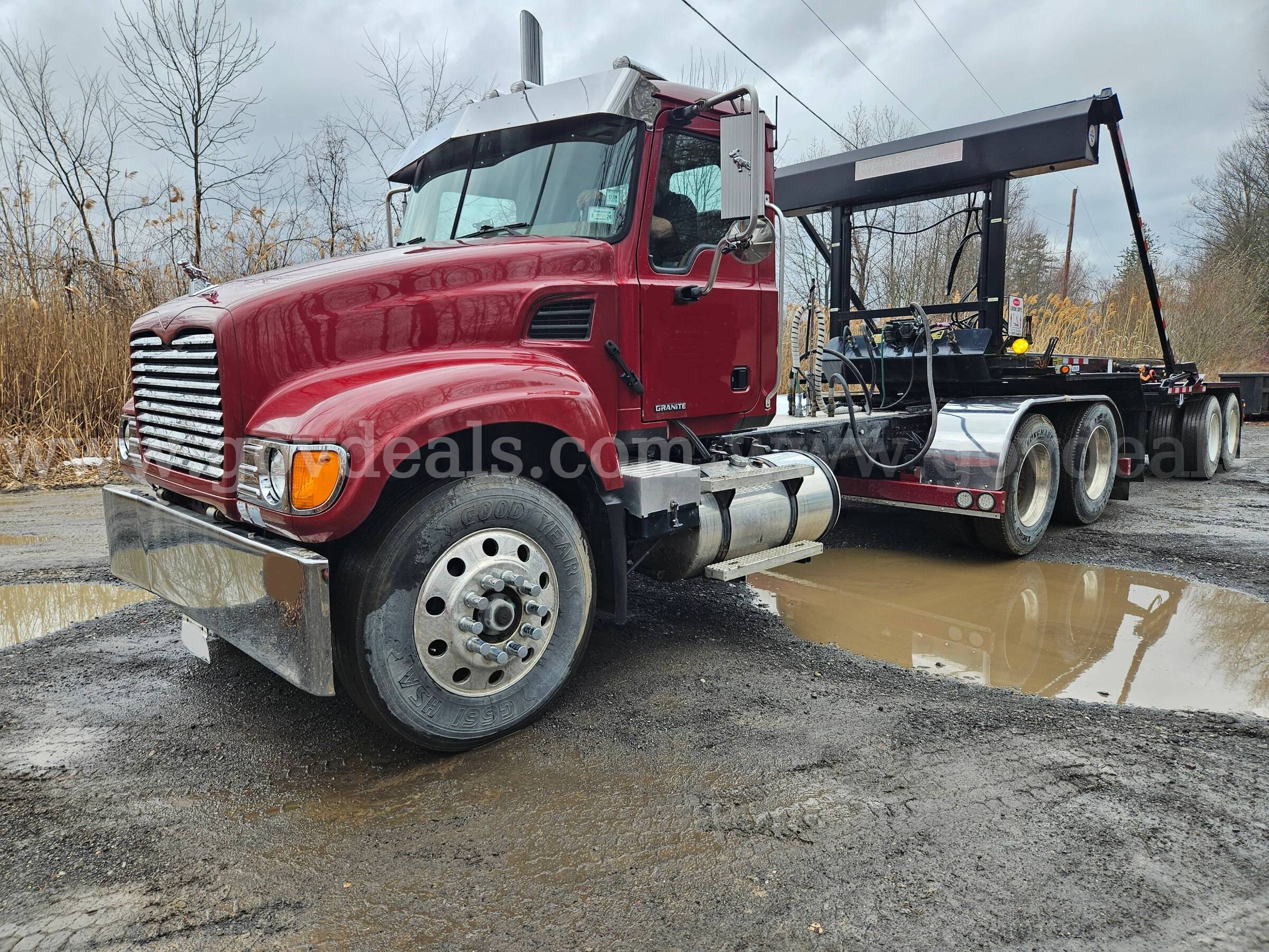 2003 Mack CV713 Granite Tandem Axle Day Cab Tractor With Wetline Mack CV713 Government Surplus Auction - Photo #5