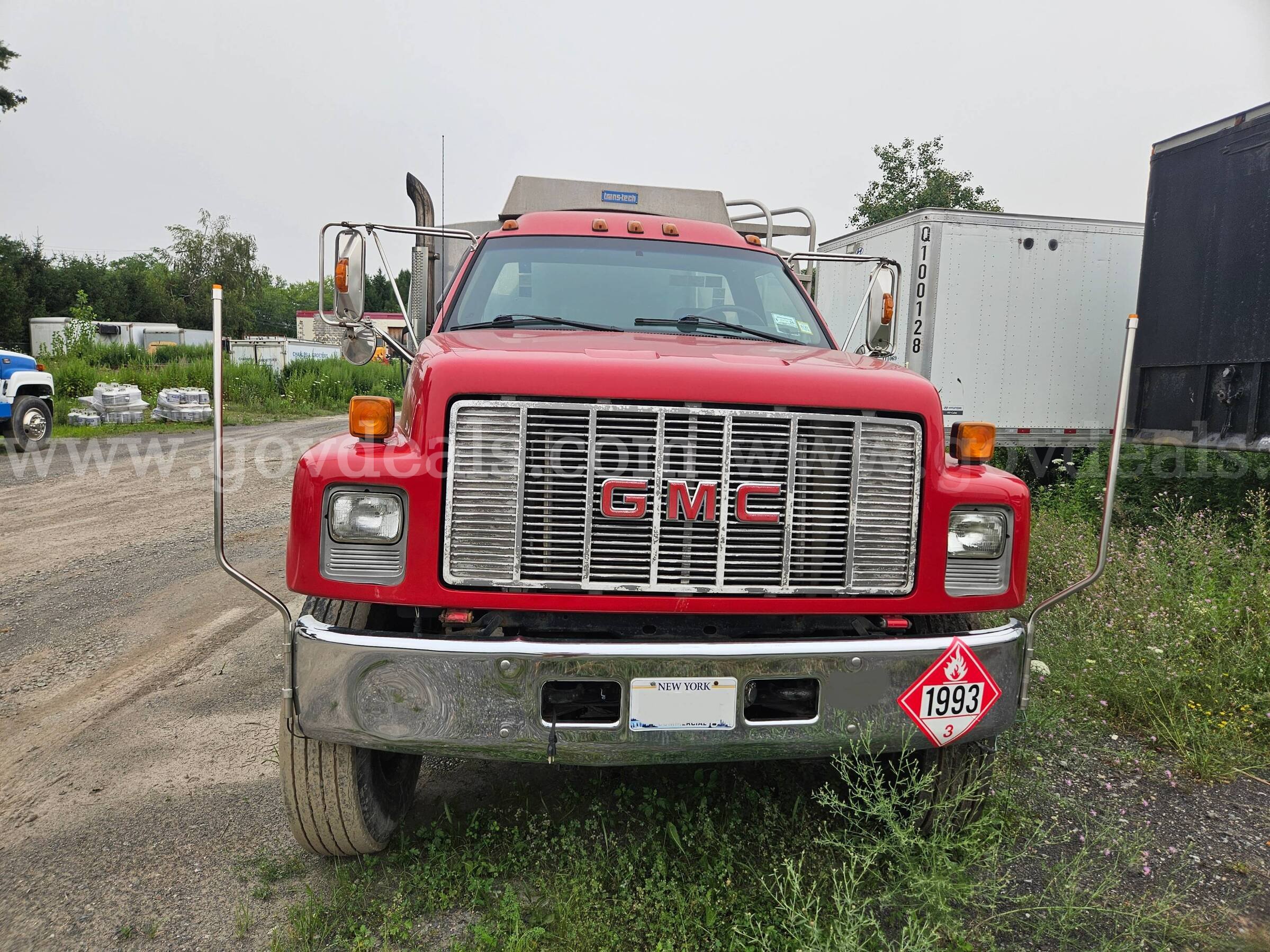 2000 GMC C7500 2800 Gallon Heating Oil Truck GMC C7500 Government Surplus Auction - Photo #4