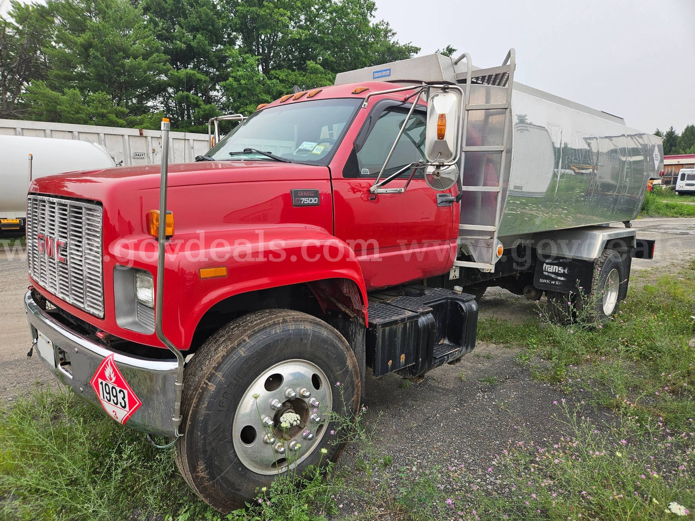 2000 GMC C7500 2800 Gallon Heating Oil Truck GMC C7500 Government Surplus Auction - Photo #6