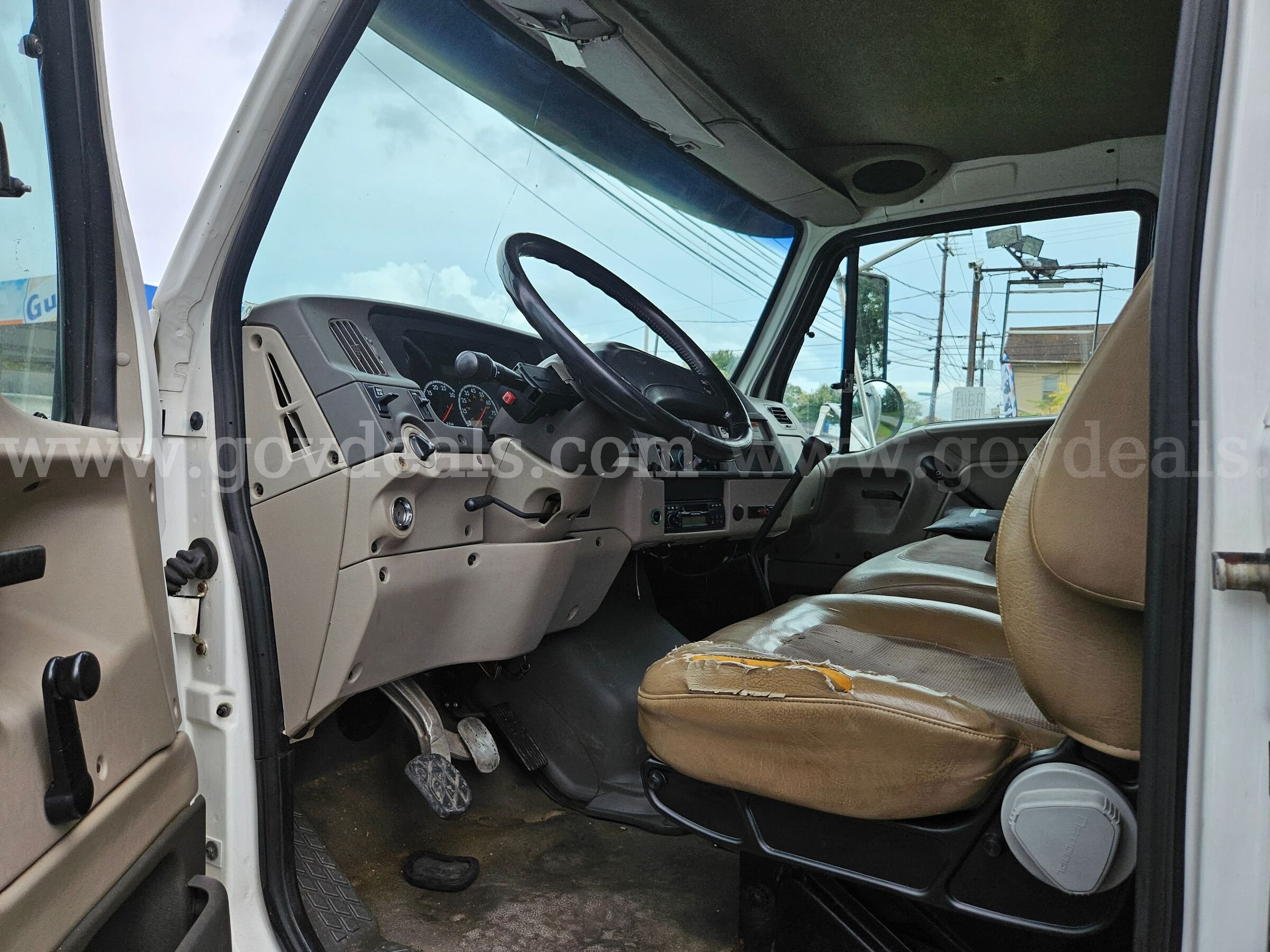 2003 Sterling Acterra 24FT Dry Van Box Truck Sterling Acterra Government Surplus Auction - Photo #3
