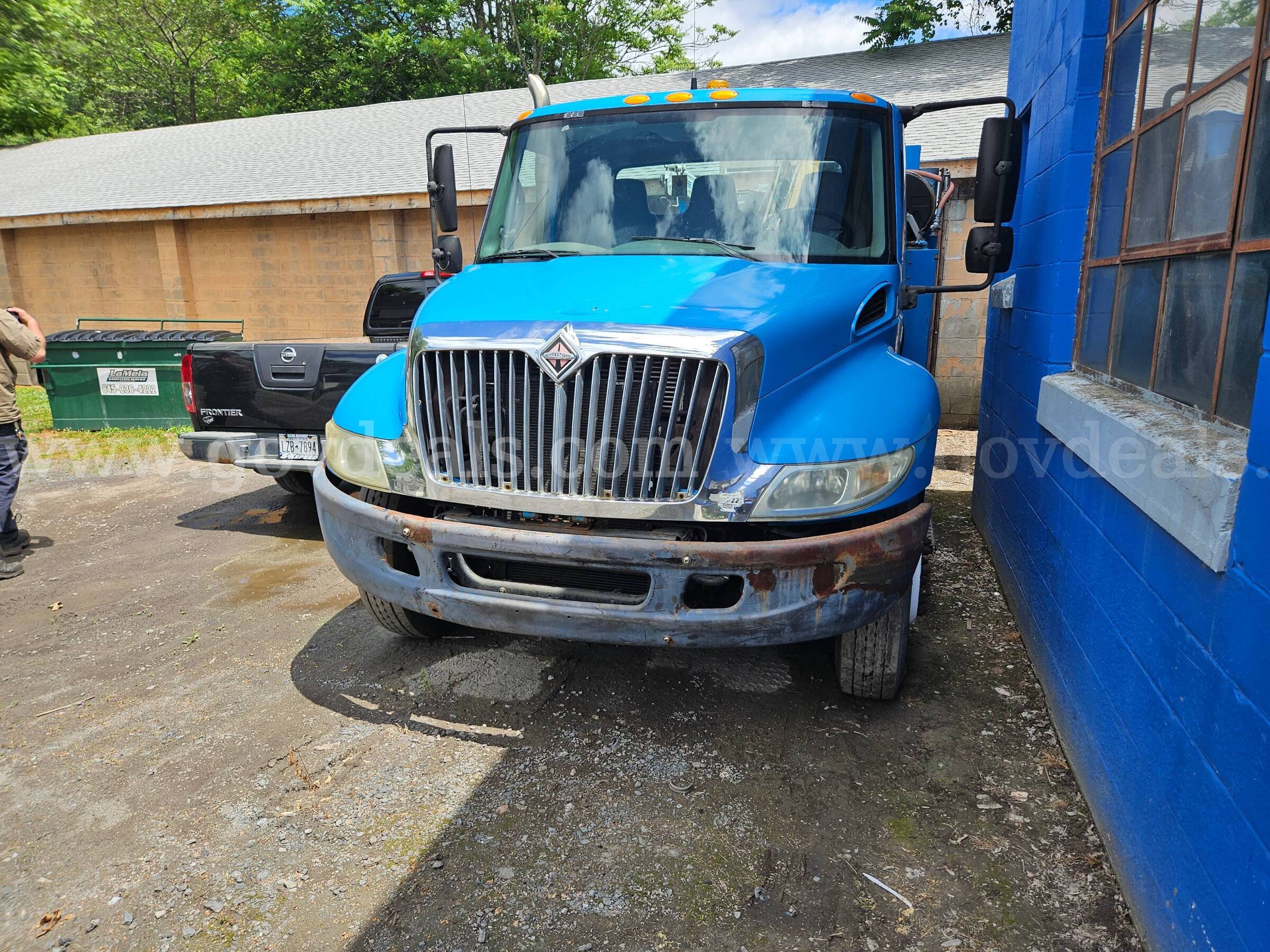2004 International 4300 Service Truck With Crane International 4300 Government Surplus Auction - Photo #3