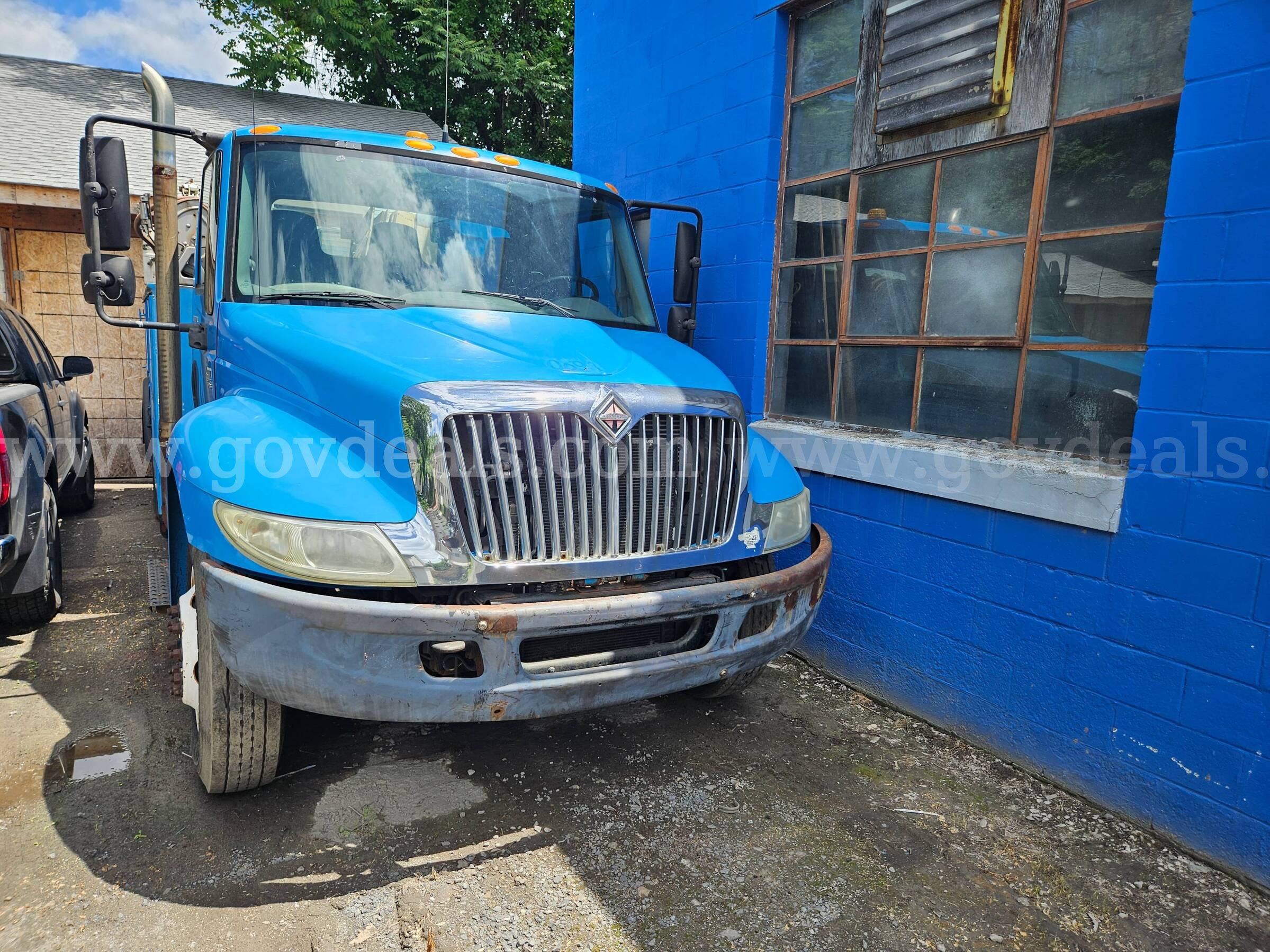 2004 International 4300 Service Truck With Crane International 4300 Government Surplus Auction - Photo #4