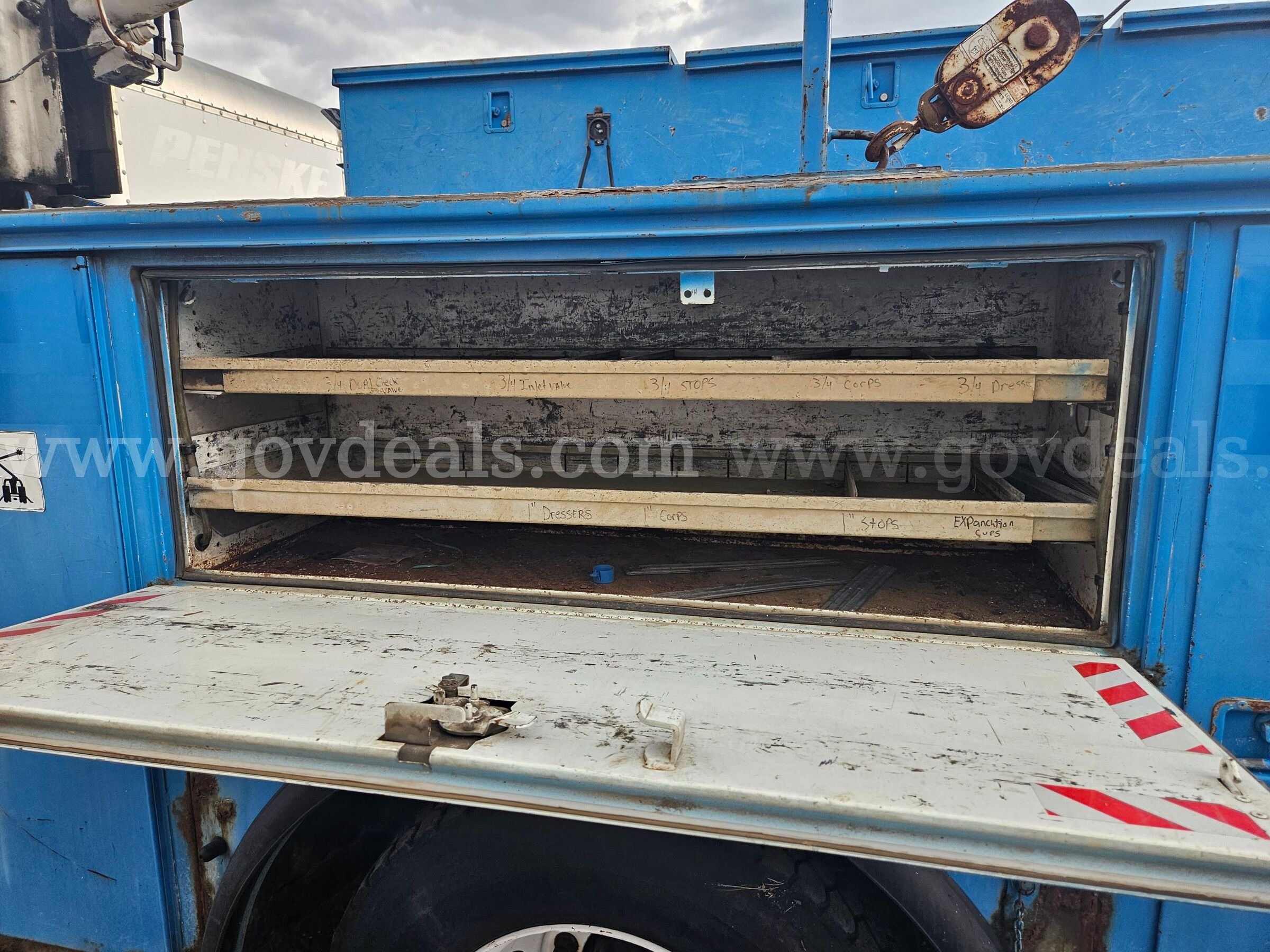 2004 International 4300 Service Truck With Crane International 4300 Government Surplus Auction - Photo #6