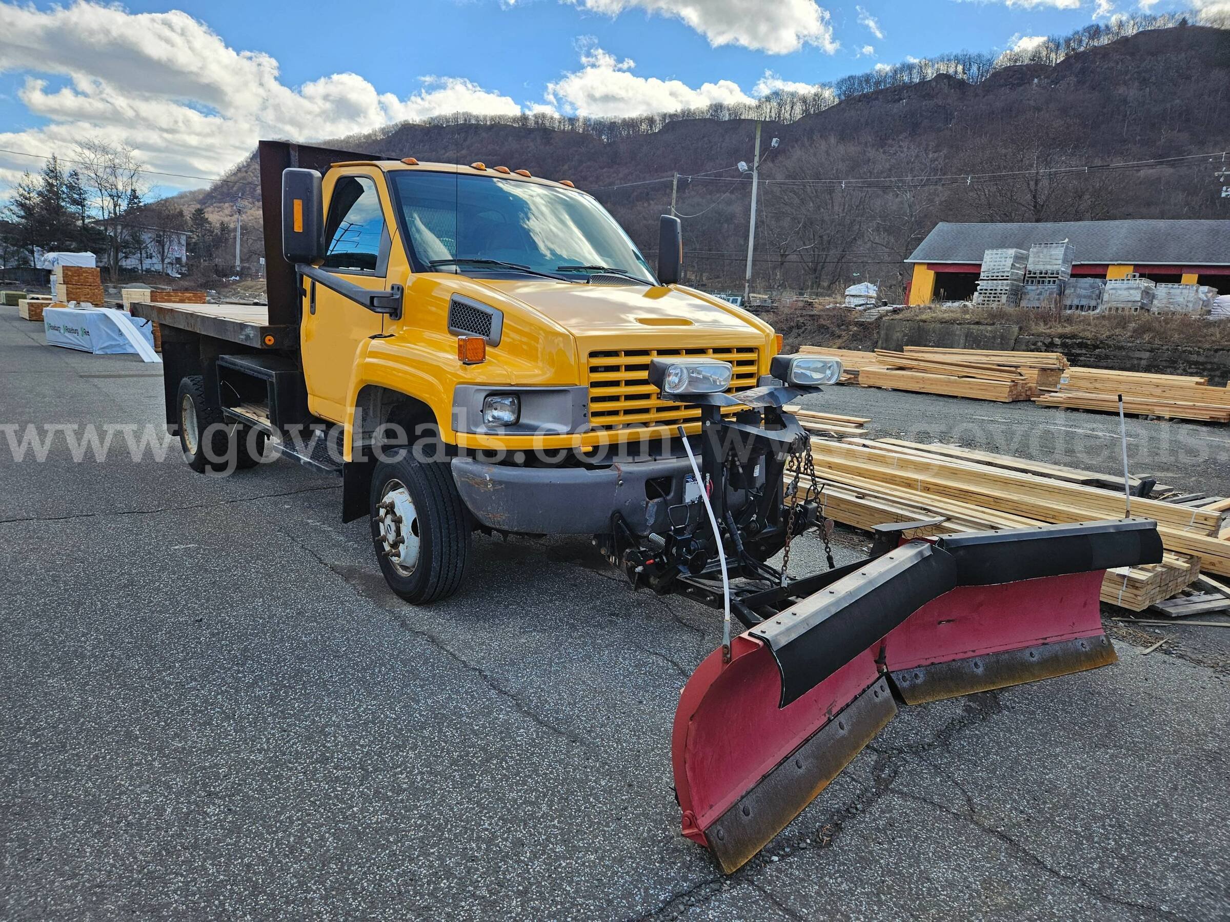 2005 GMC C4500 4X4 12FT Flatbed Dump With V Plow GMC C4500 Government Surplus Auction - Photo #2