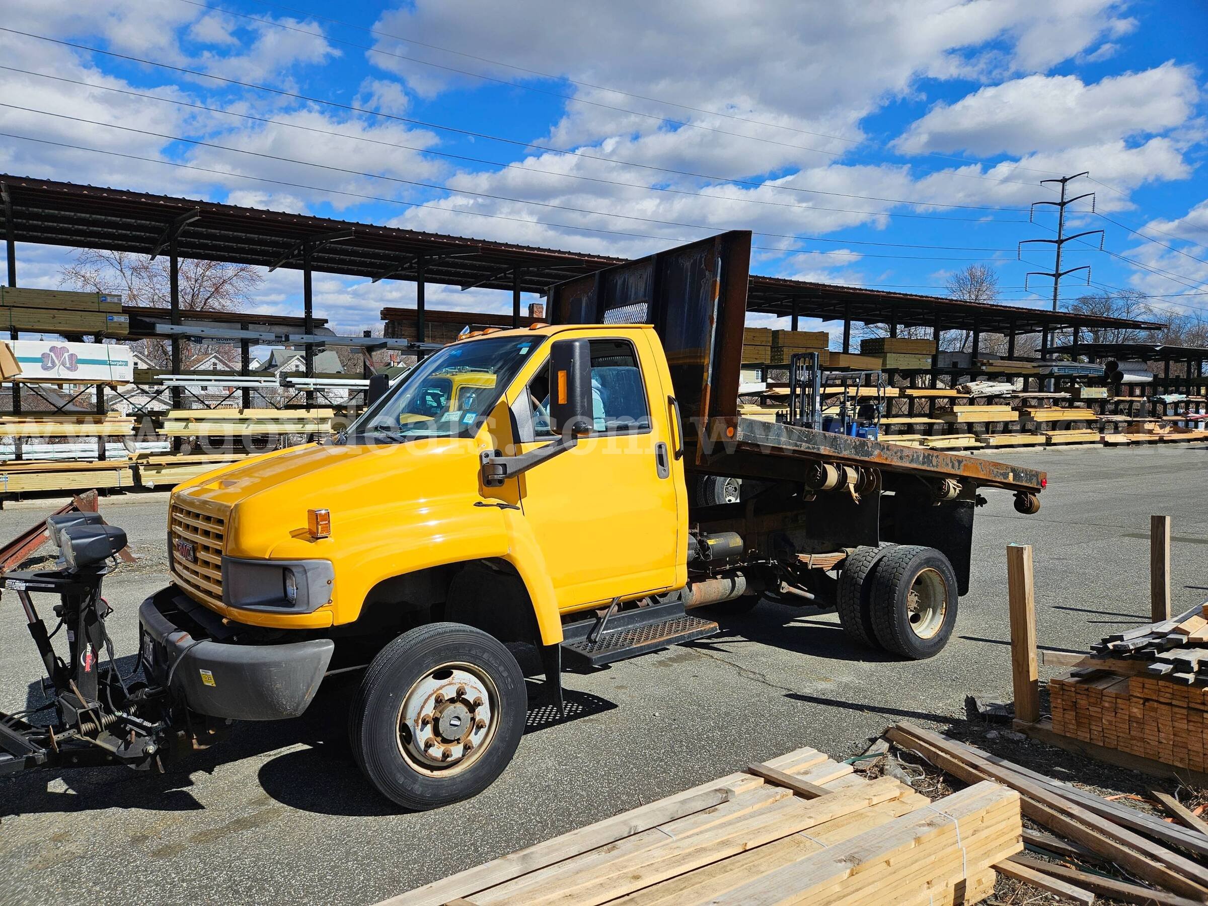 2005 GMC C4500 4X4 12FT Flatbed Dump With V Plow GMC C4500 Government Surplus Auction - Photo #6