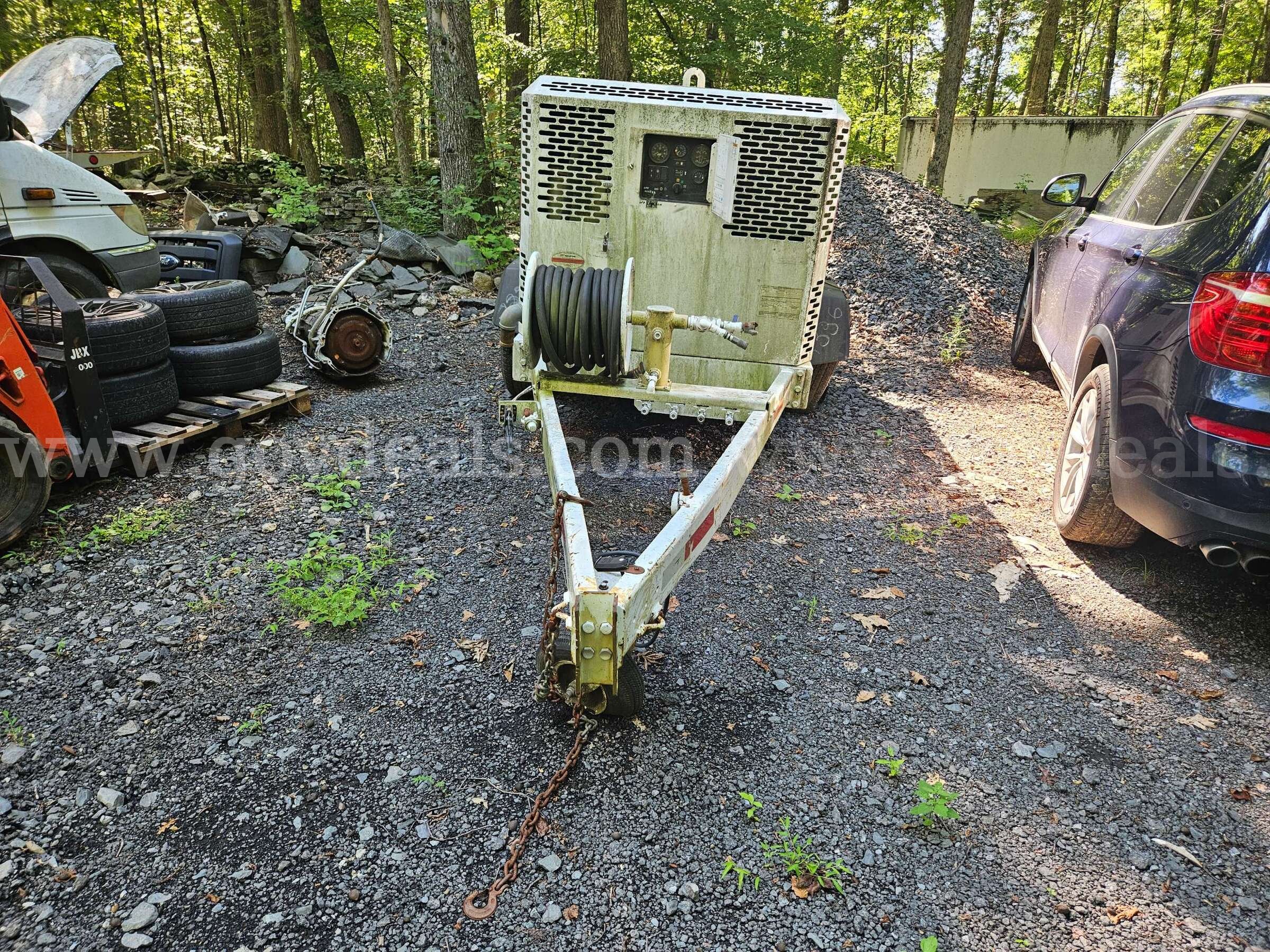 Ingersoll Rand XP375 Tow Behind Air Compressor Ingersoll Rand XP375 Government Surplus Auction - Photo #3
