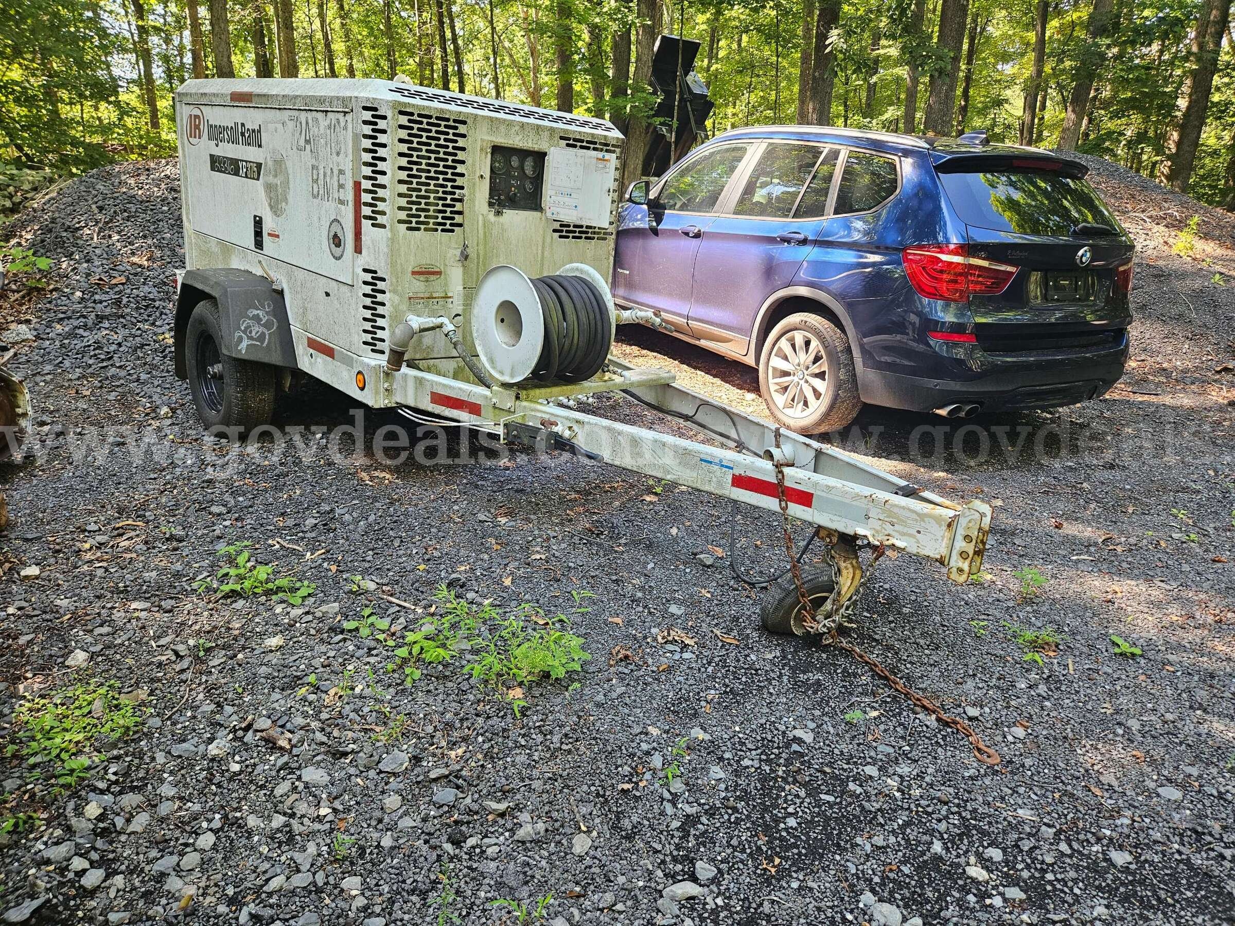 Ingersoll Rand XP375 Tow Behind Air Compressor Ingersoll Rand XP375 Government Surplus Auction - Photo #4