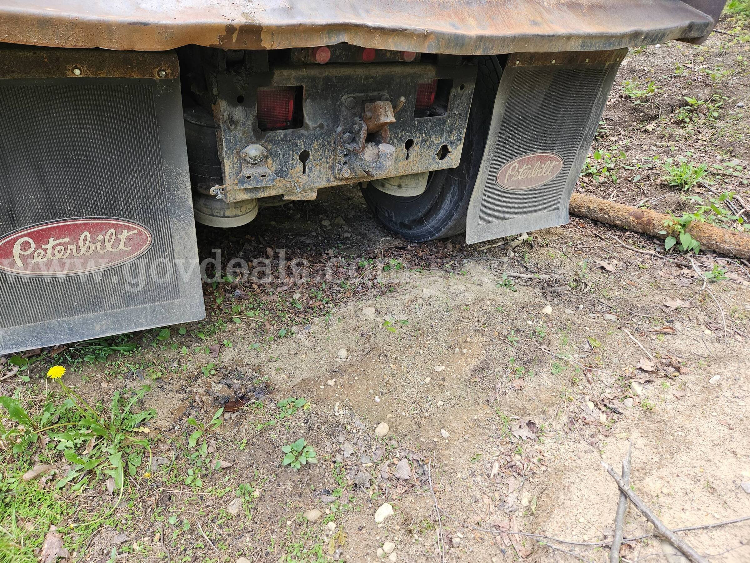 2005 Peterbilt 335 Tandem Axle Dump Truck Peterbilt 335 Government Surplus Auction - Photo #5