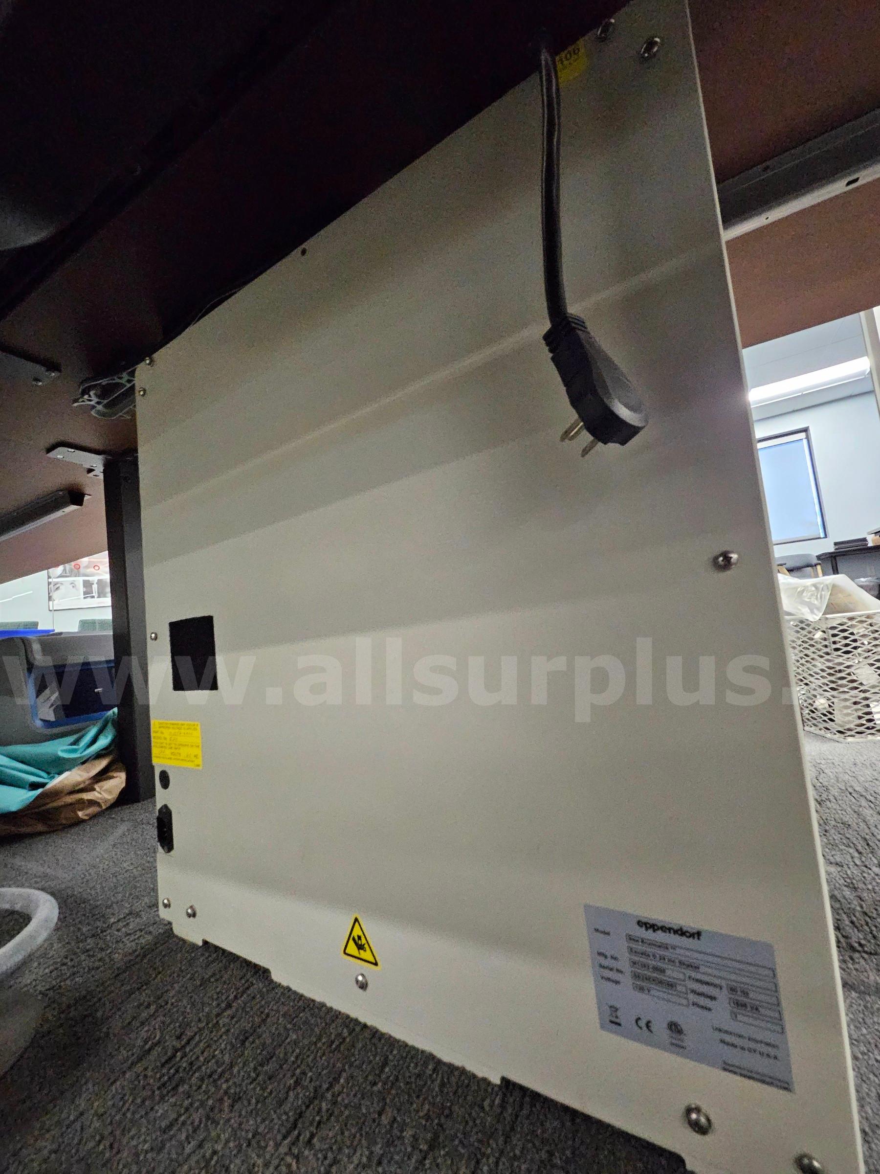 Eppendorf Excella 24 Incubator Shaker Eppendorf New Brunswick M1352-0000 Government Surplus Auction - Photo #4