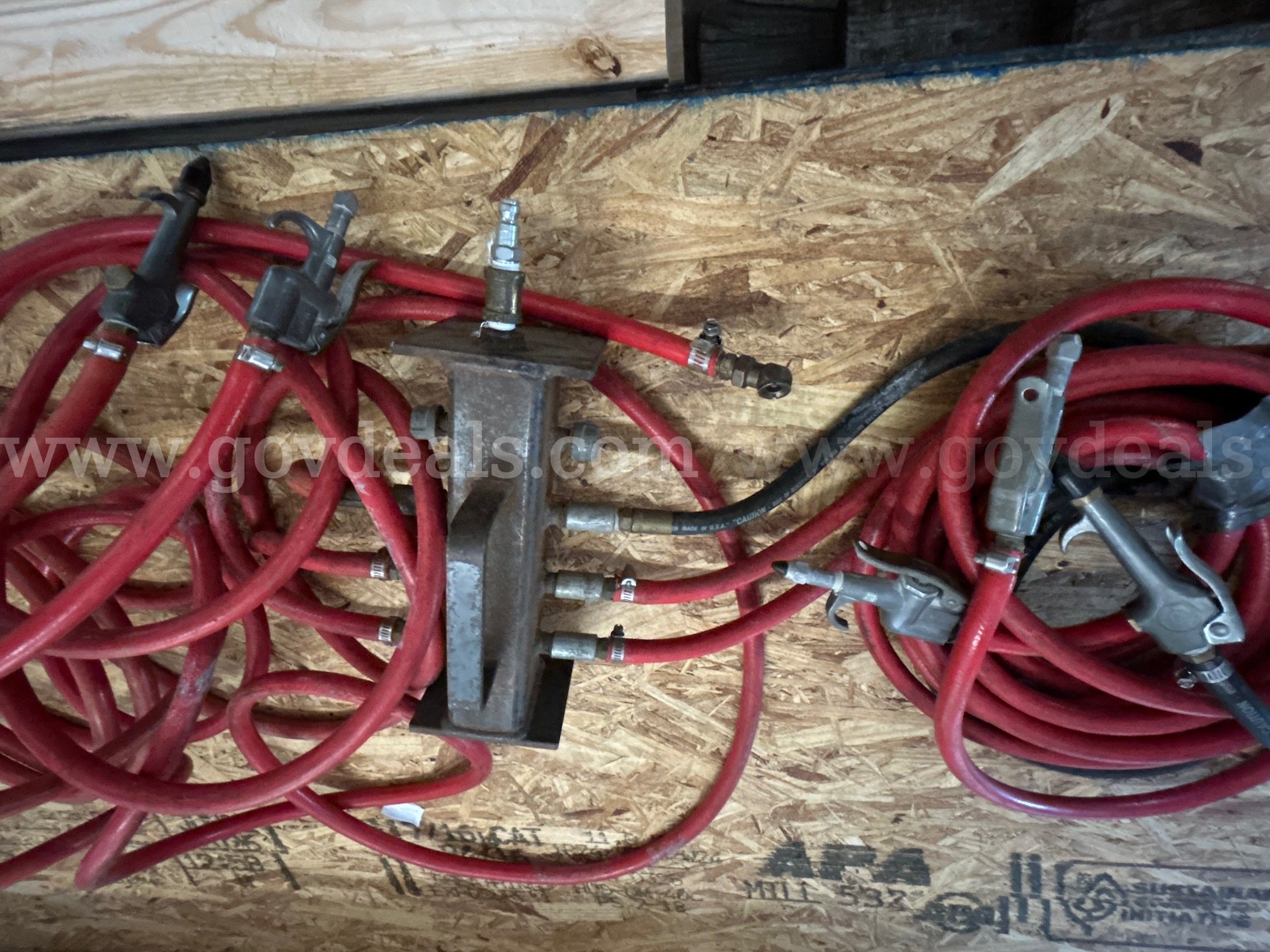 Air Manifold with Hoses and Various Nozzles   Government Surplus Auction - Photo #2