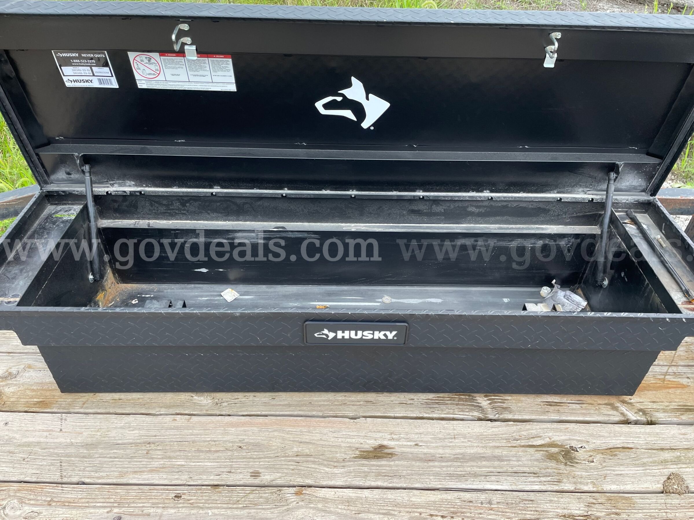 Husky 72" Crossover Truck Toolbox Husky 102101-53-01 Government Surplus Auction - Photo #2