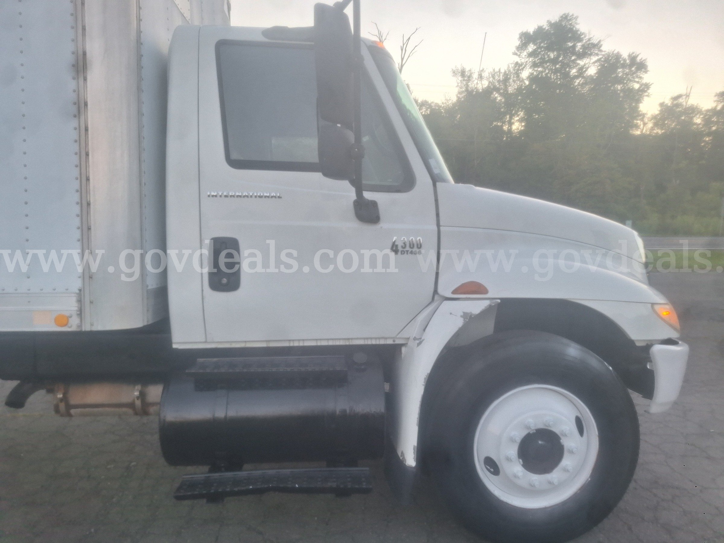 Id #18 2006 International 4300 . International 4300 Government Surplus Auction - Photo #2