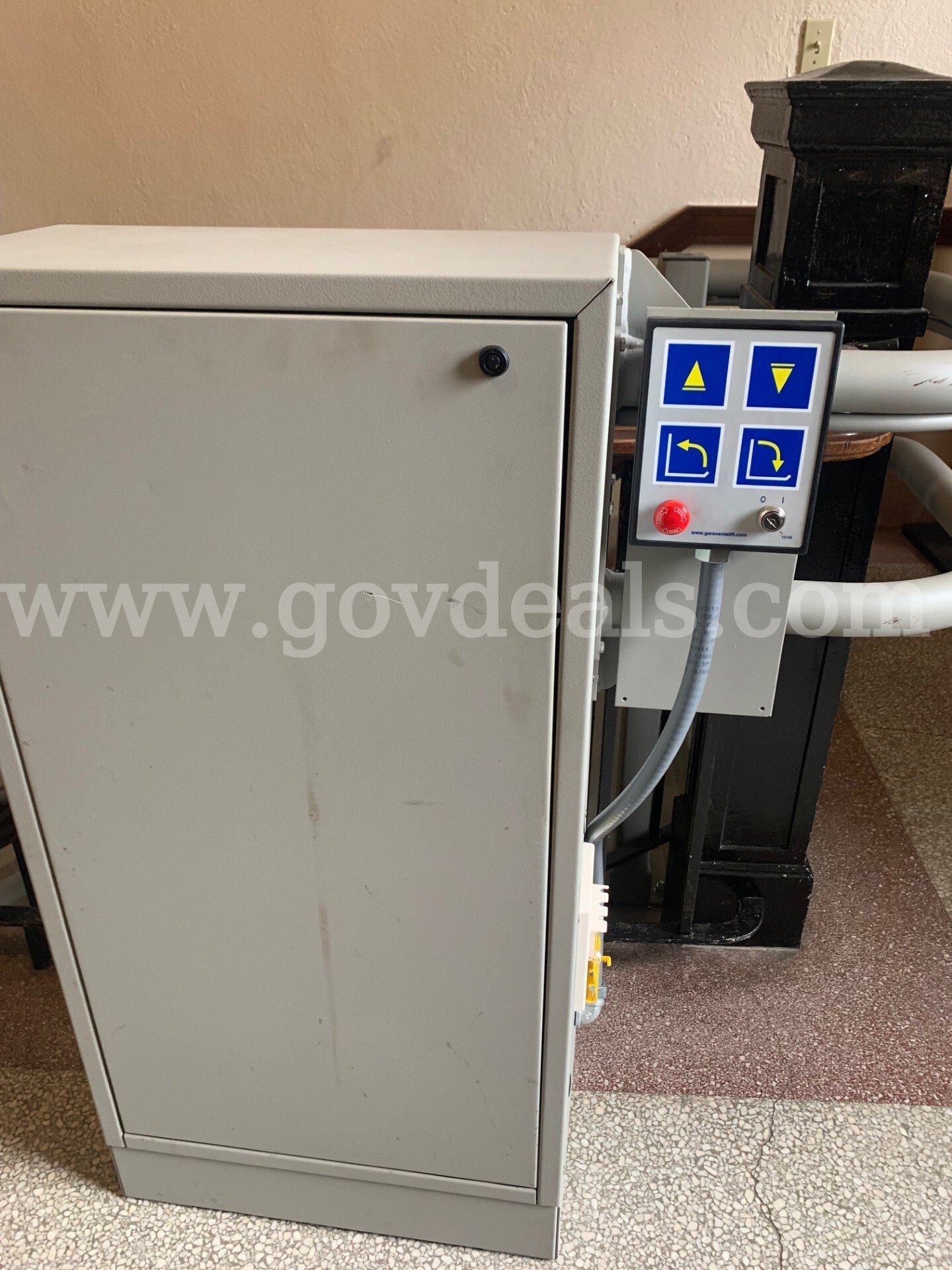 Garaventa GSL Artira Inclined Platform Wheelchair Lift Garaventa Lift GSL Artira Government Surplus Auction - Photo #4