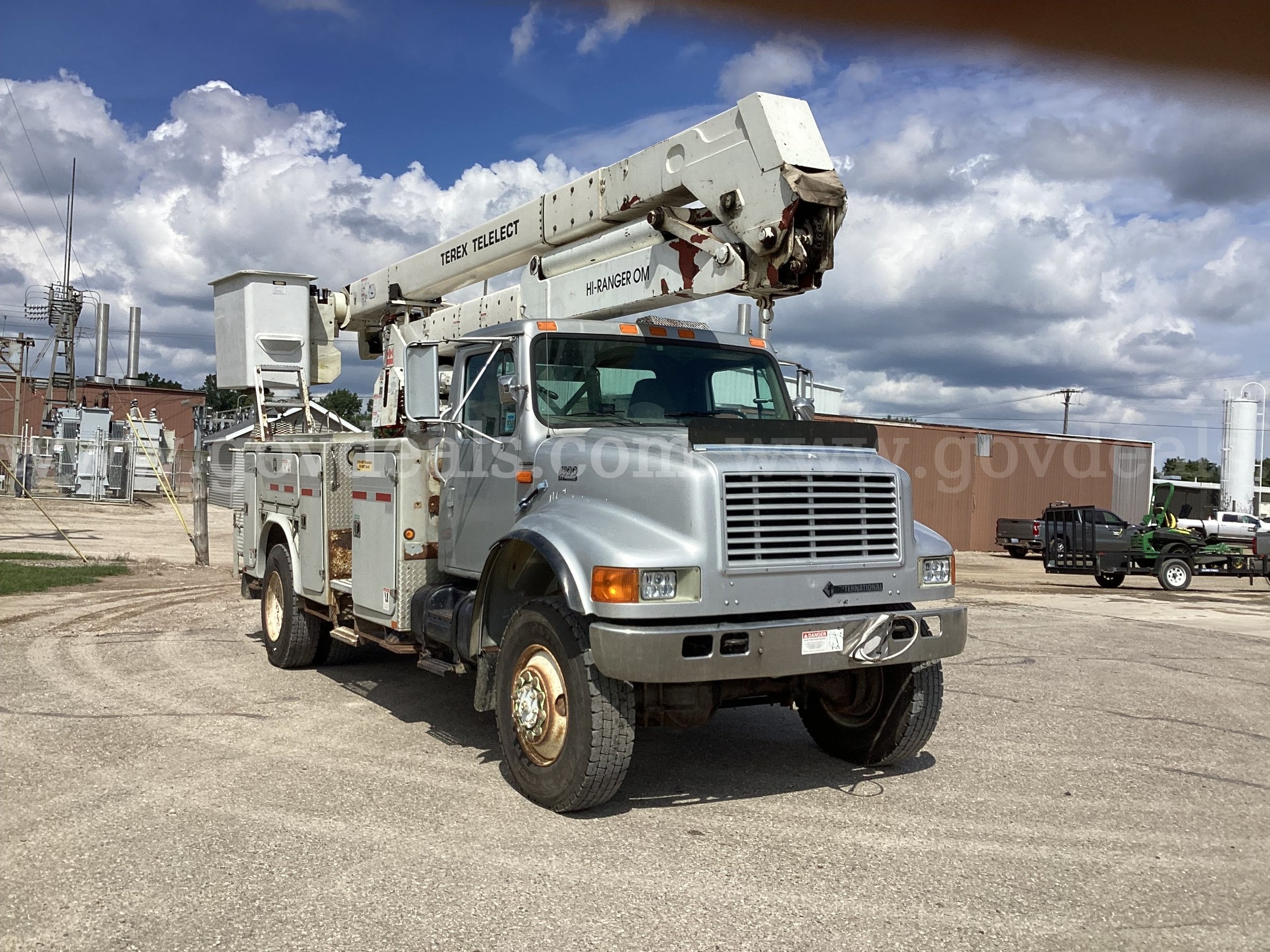 1998 International 4800 International 4800 Government Surplus Auction - Photo #2