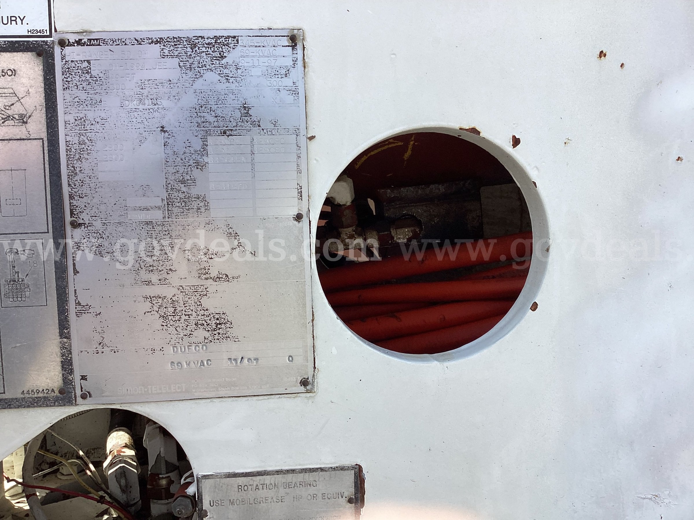 1998 International 4800 International 4800 Government Surplus Auction - Photo #4