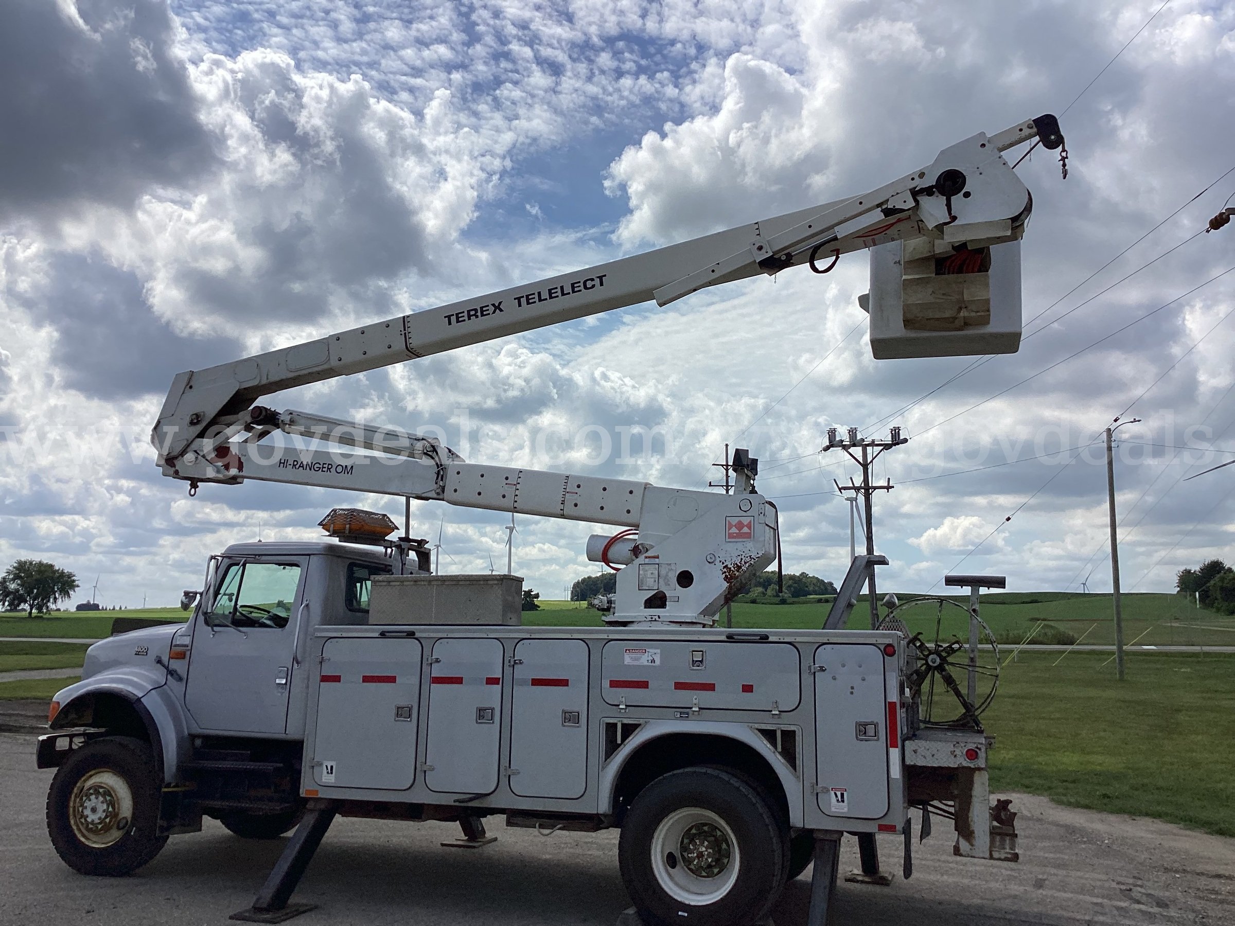 1998 International 4800 International 4800 Government Surplus Auction - Photo #6