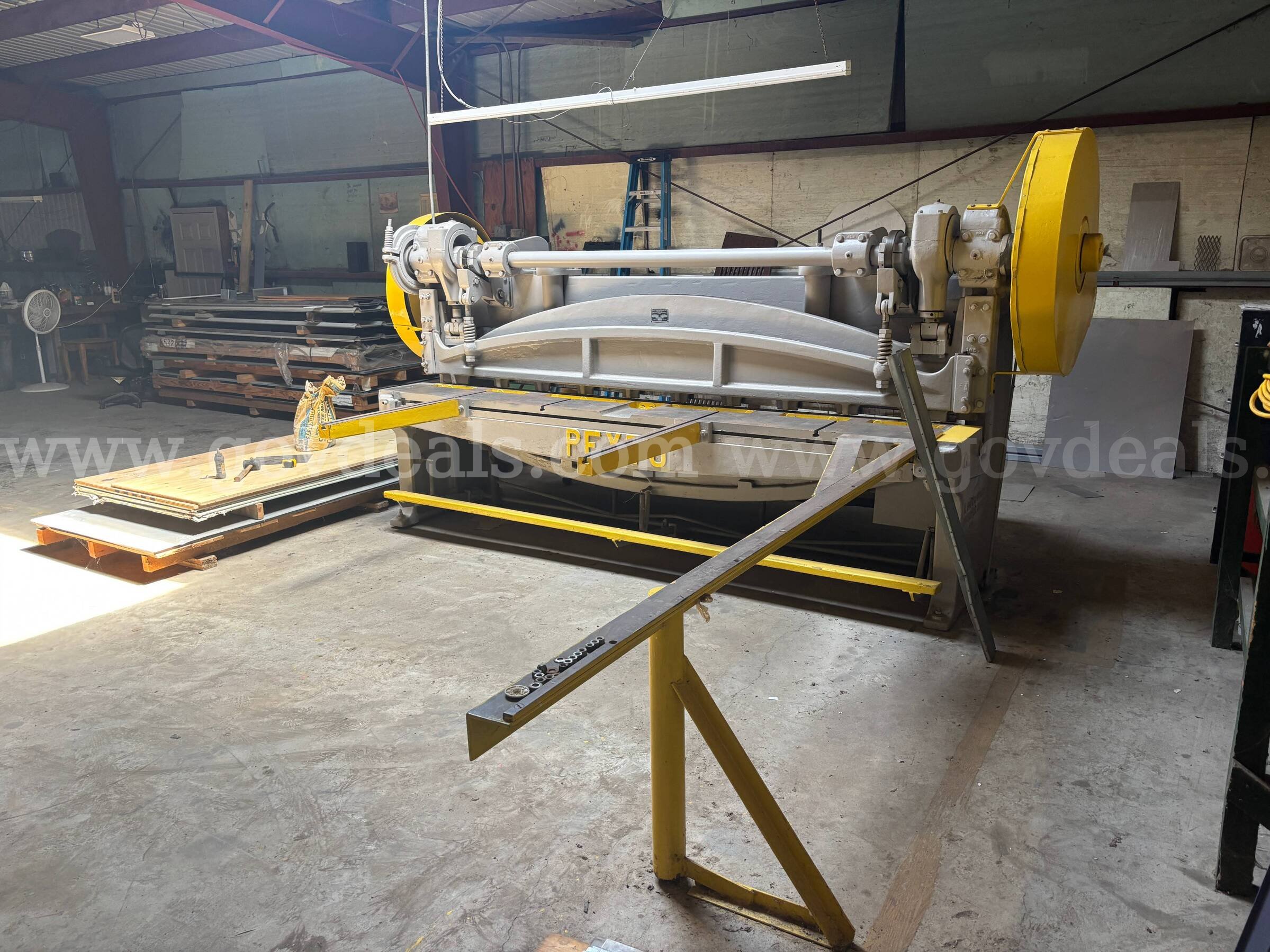 Pexto 10 Gauge Metal Shear Pexto S-3120C Government Surplus Auction - Primary Photo