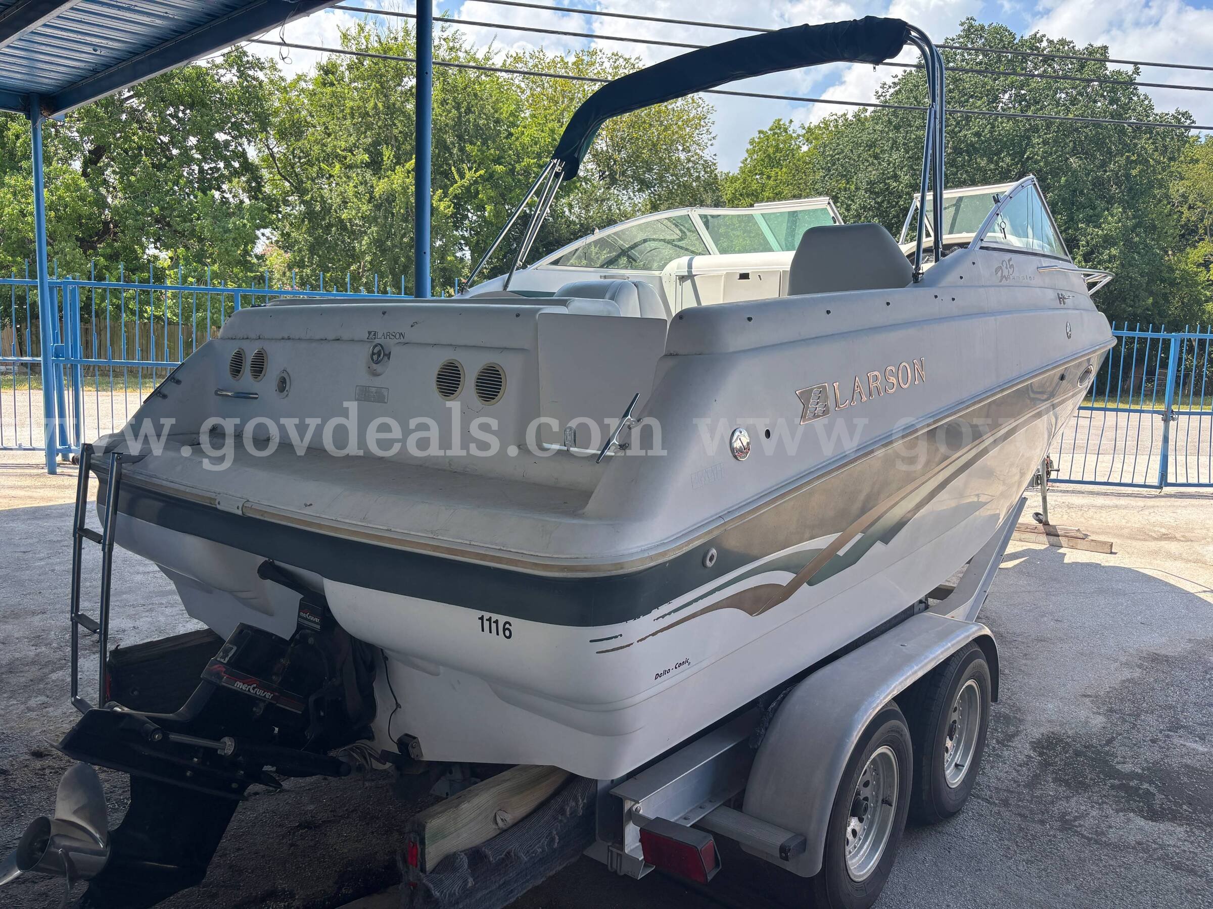 1997 Larson 235 Hampton 23' Boat Larson 235 Government Surplus Auction - Photo #4