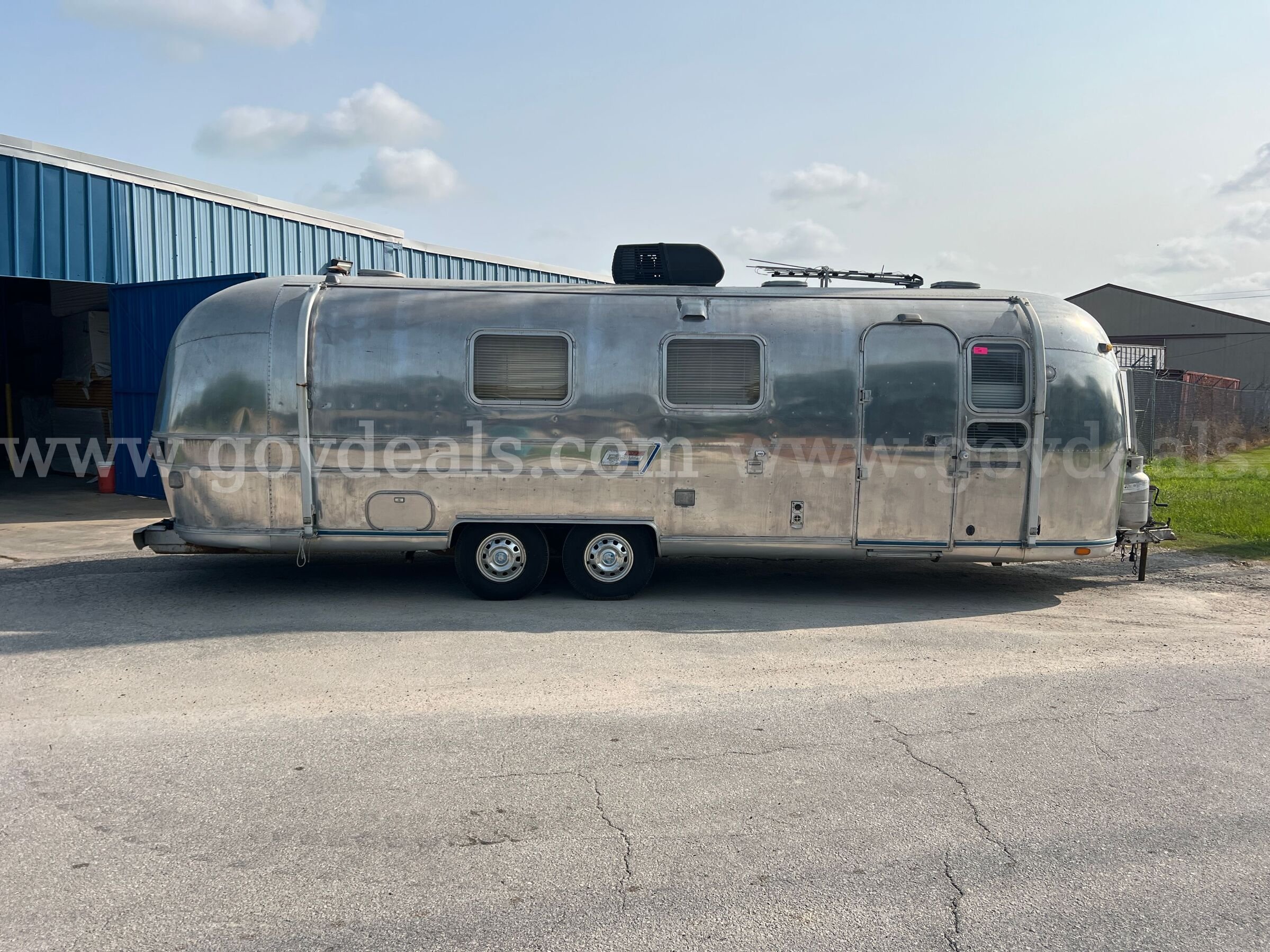 1976 Airstream Land Yacht Travel Trailer Airstream Land Yacht Government Surplus Auction - Photo #4