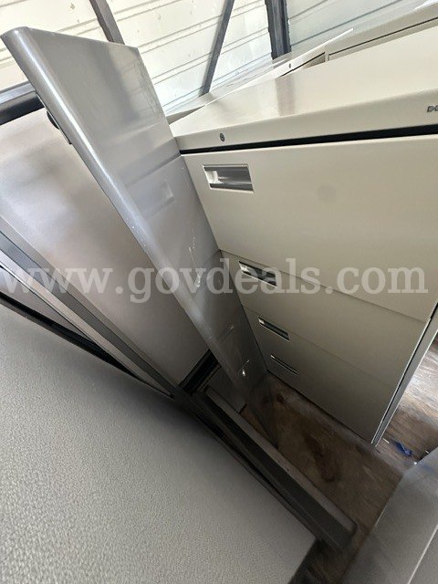 4 Drawer Metal File Cabinet - can be used for legal or letter size files Hon  Government Surplus Auction - Photo #2
