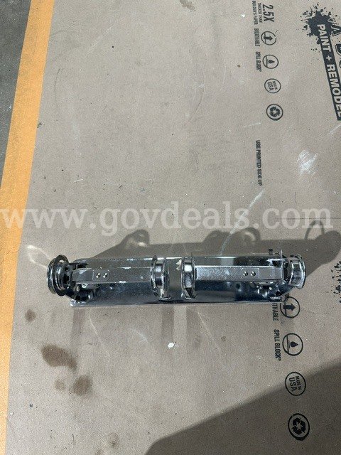 Silver Wall Mount Double Toilet Paper Holders   Government Surplus Auction - Photo #2