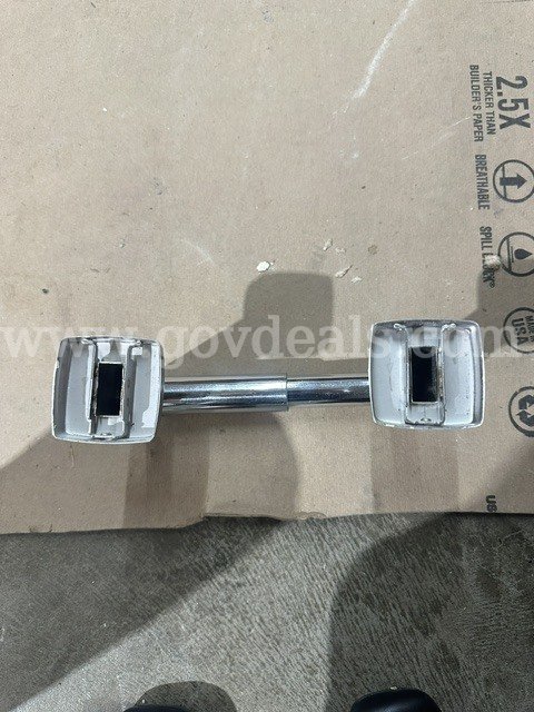 Silver Wall Mount Toilet Paper Holders   Government Surplus Auction - Photo #3