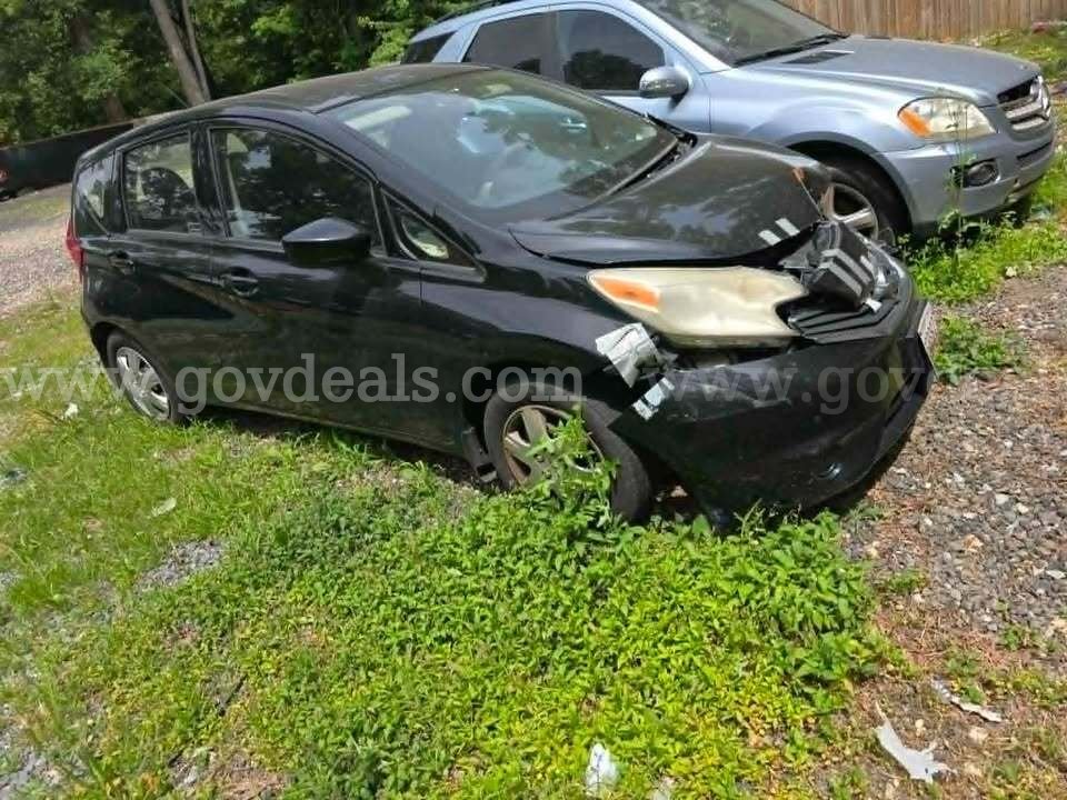 2015 Nissan Versa Note S 5MT Nissan Versa Note Government Surplus Auction - Photo #2