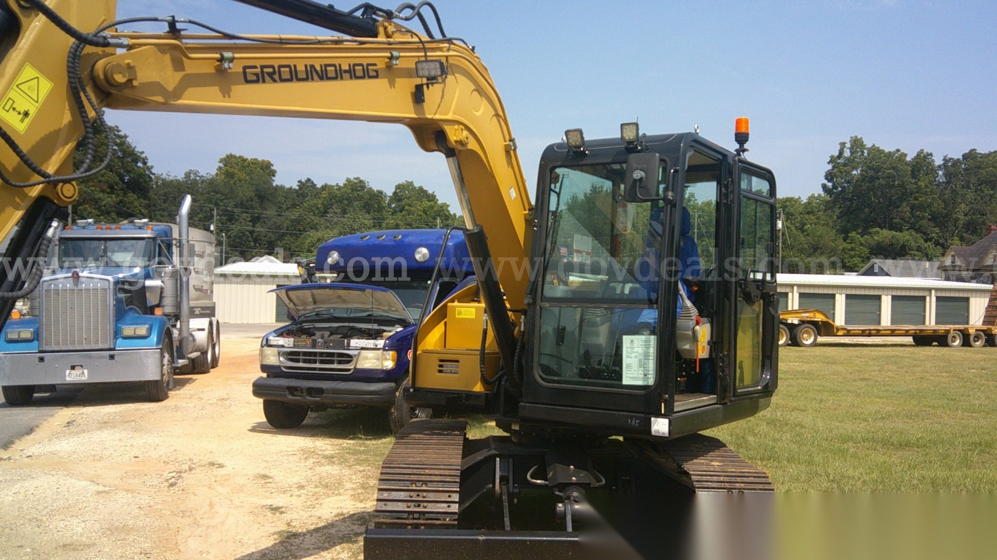 NEW 2025 GroundHog ZH80D 18,000lb steel track excavator GroundHog 000lb Government Surplus Auction - Photo #2