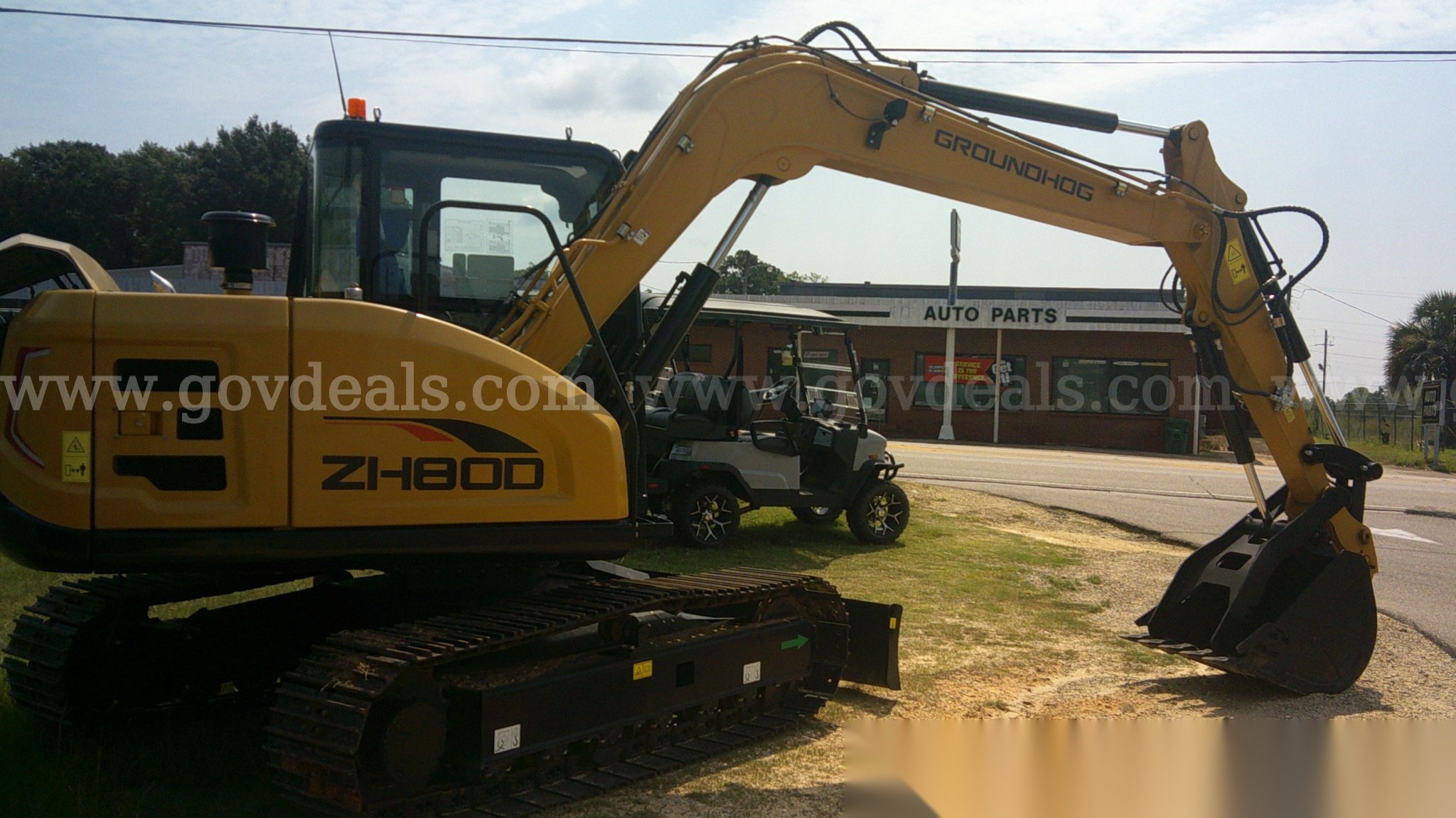 NEW 2025 GroundHog ZH80D 18,000lb steel track excavator GroundHog 000lb Government Surplus Auction - Photo #6