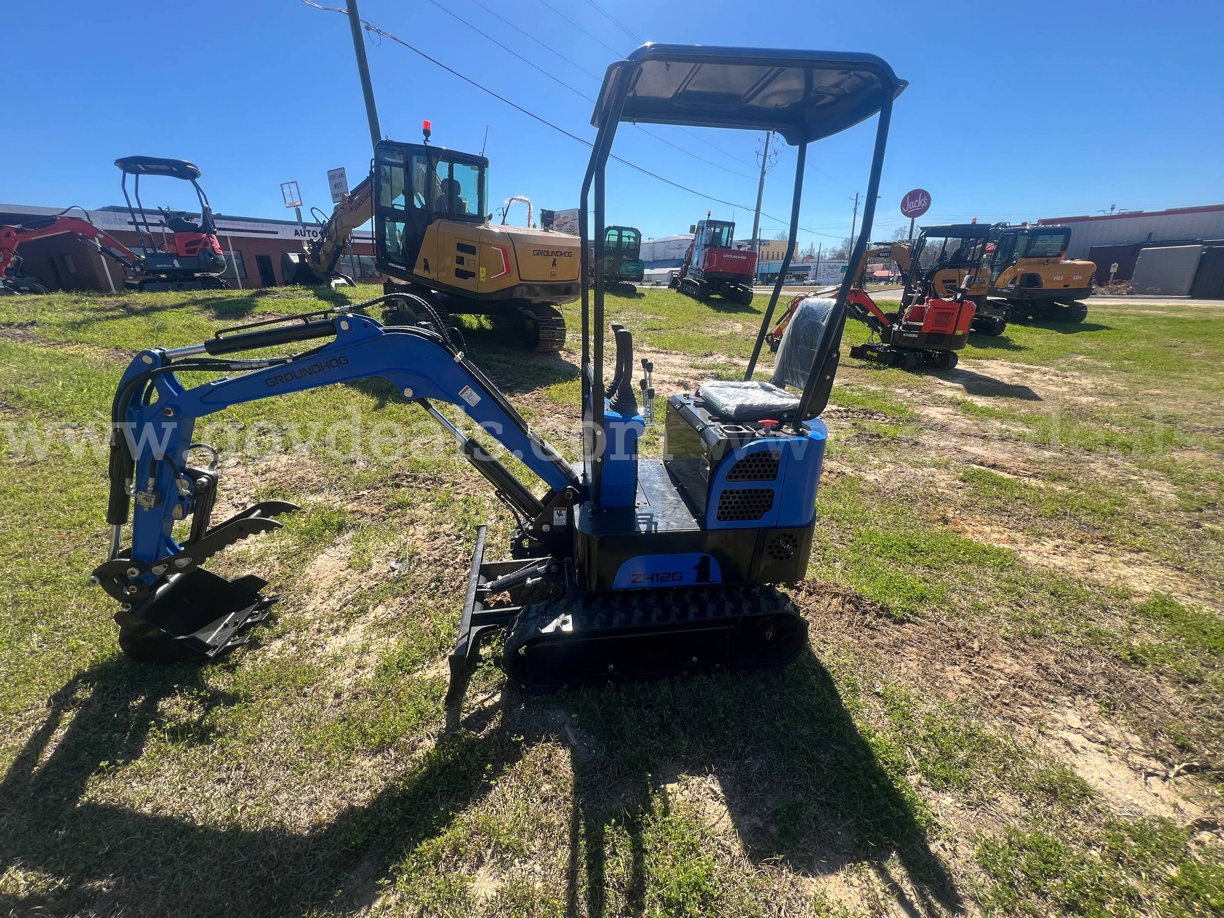 2025 ZH12G Groundhog 1 Ton Mini Excavator (BLUE) Groundhog Equipment LLC. ZH12G Government Surplus Auction - Photo #2