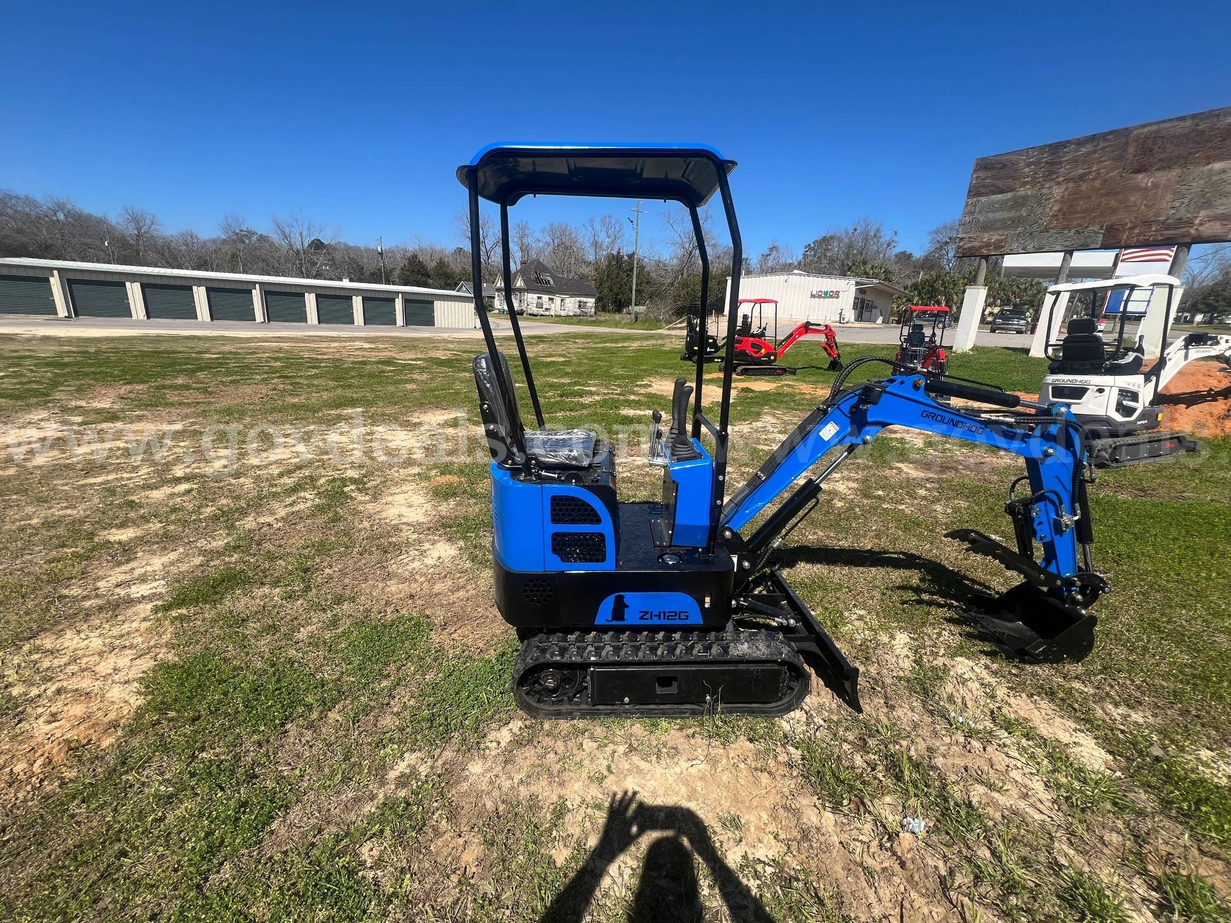 2025 ZH12G Groundhog 1 Ton Mini Excavator (BLUE) Groundhog Equipment LLC. ZH12G Government Surplus Auction - Photo #4