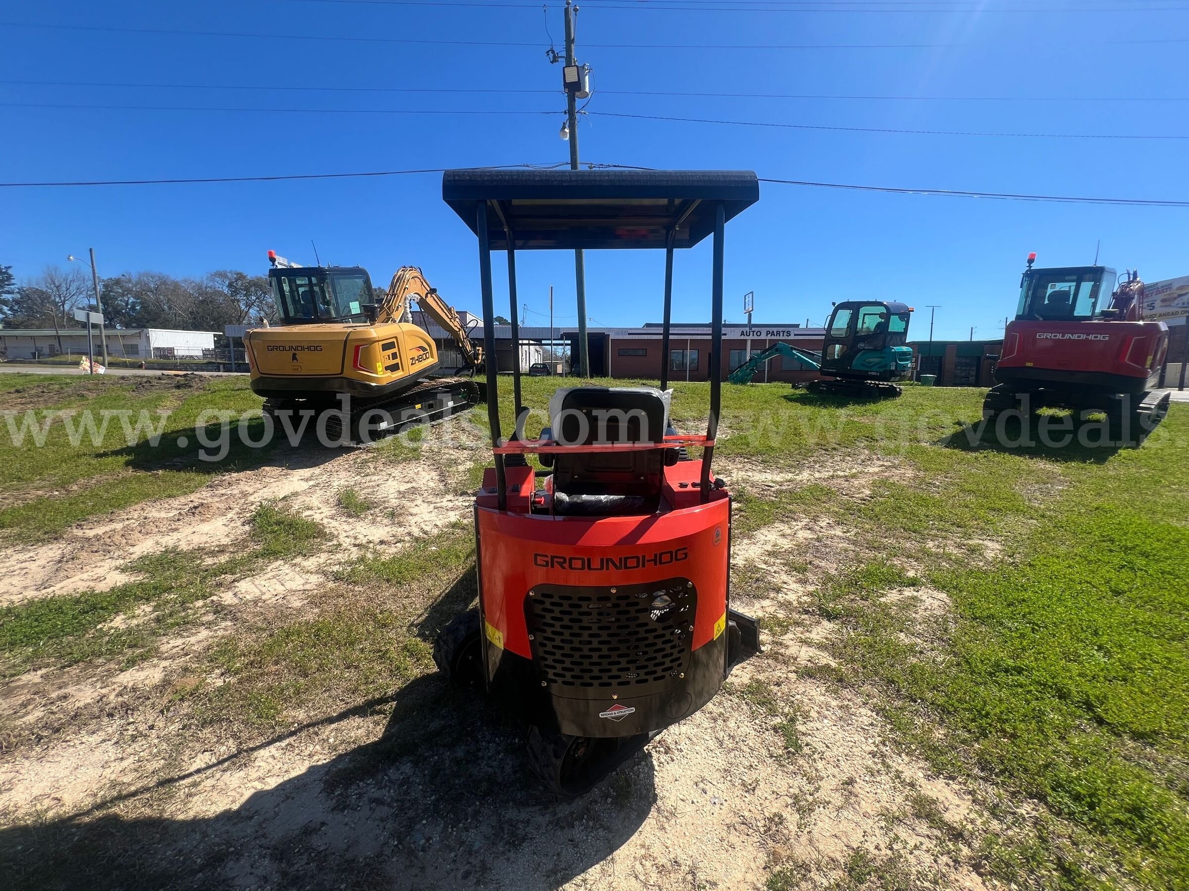 2025 SH14G-PRO GROUNDHOG 1.5 TON MINI EXCAVATOR GROUNDHOG EQUIPMENT LLC. SH14G-PRO Government Surplus Auction - Photo #3