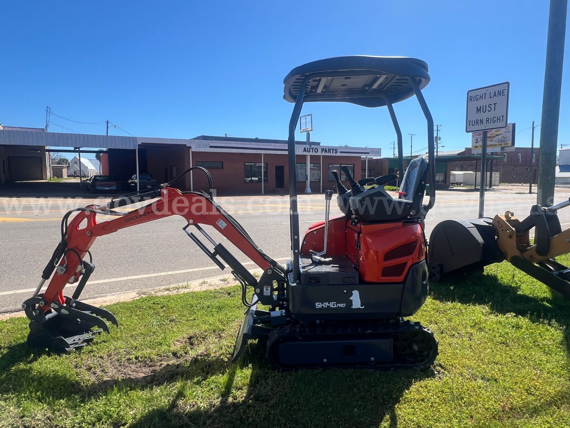 2025 SH14G-PRO GROUNDHOG 1.5 TON MINI EXCAVATOR GROUNDHOG EQUIPMENT LLC. SH14G-PRO Government Surplus Auction - Photo #4