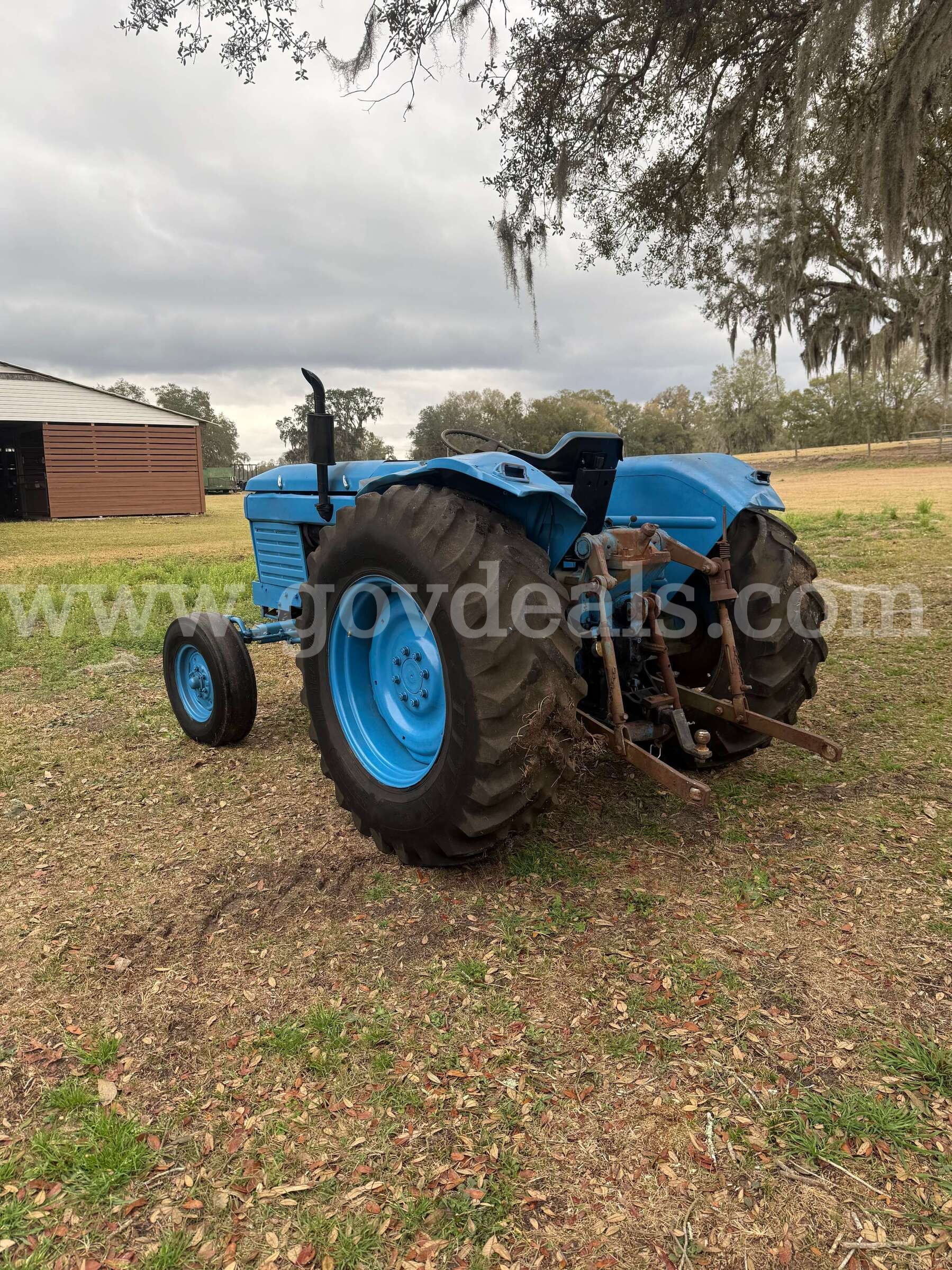 Farm tractor   Government Surplus Auction - Photo #3