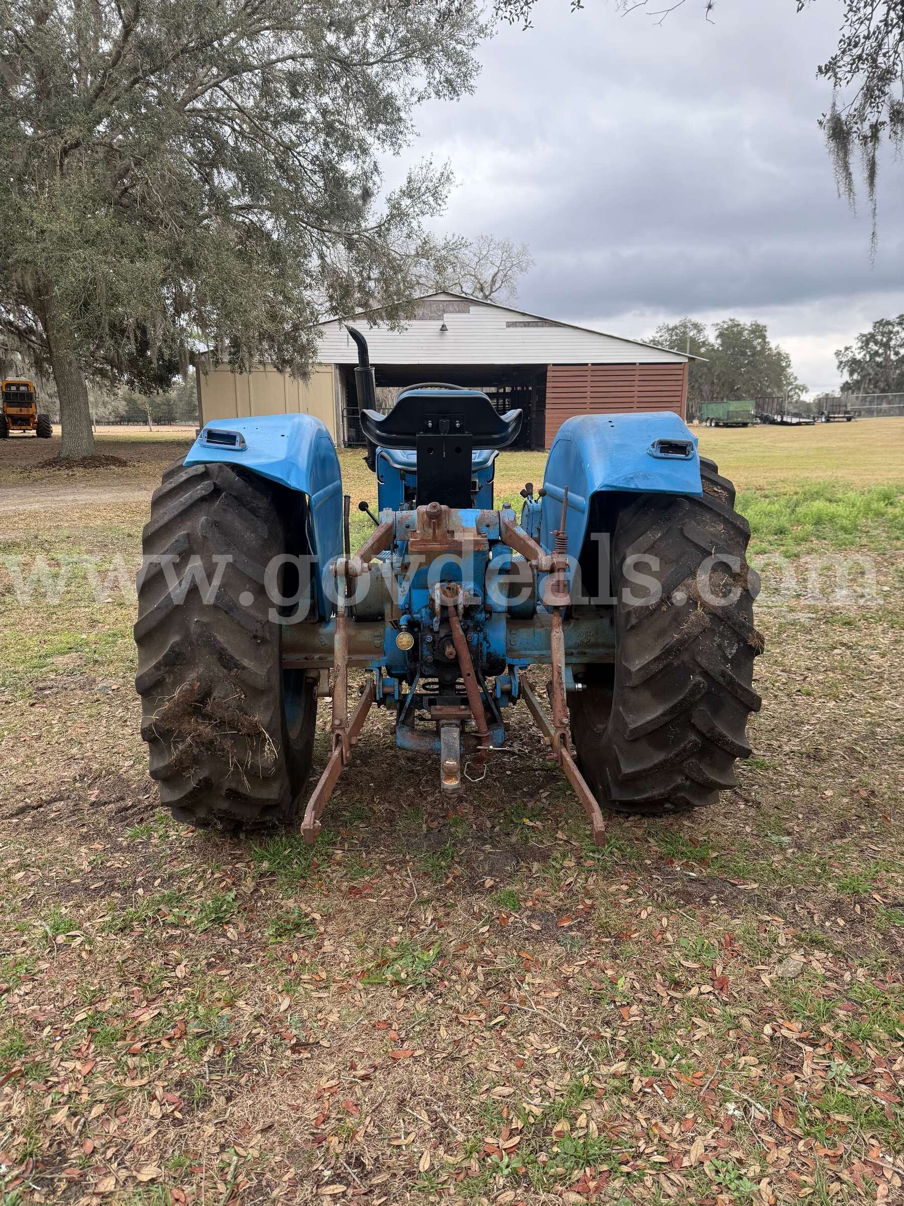 Farm tractor   Government Surplus Auction - Photo #4