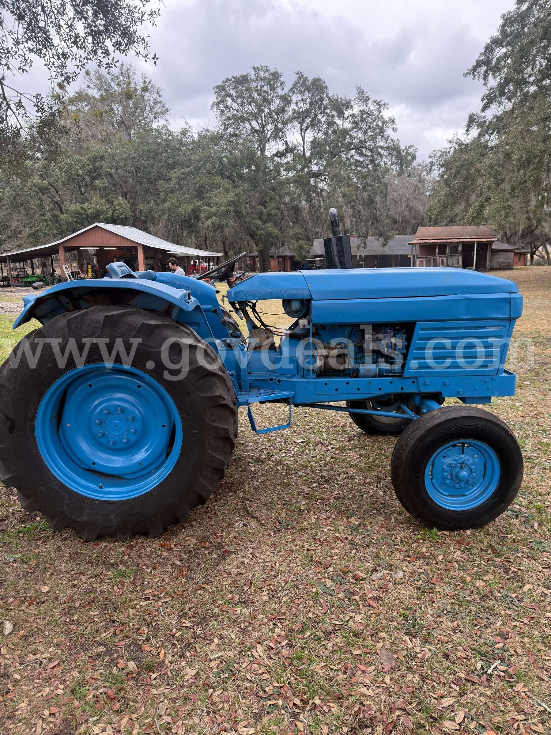 Farm tractor   Government Surplus Auction - Photo #5