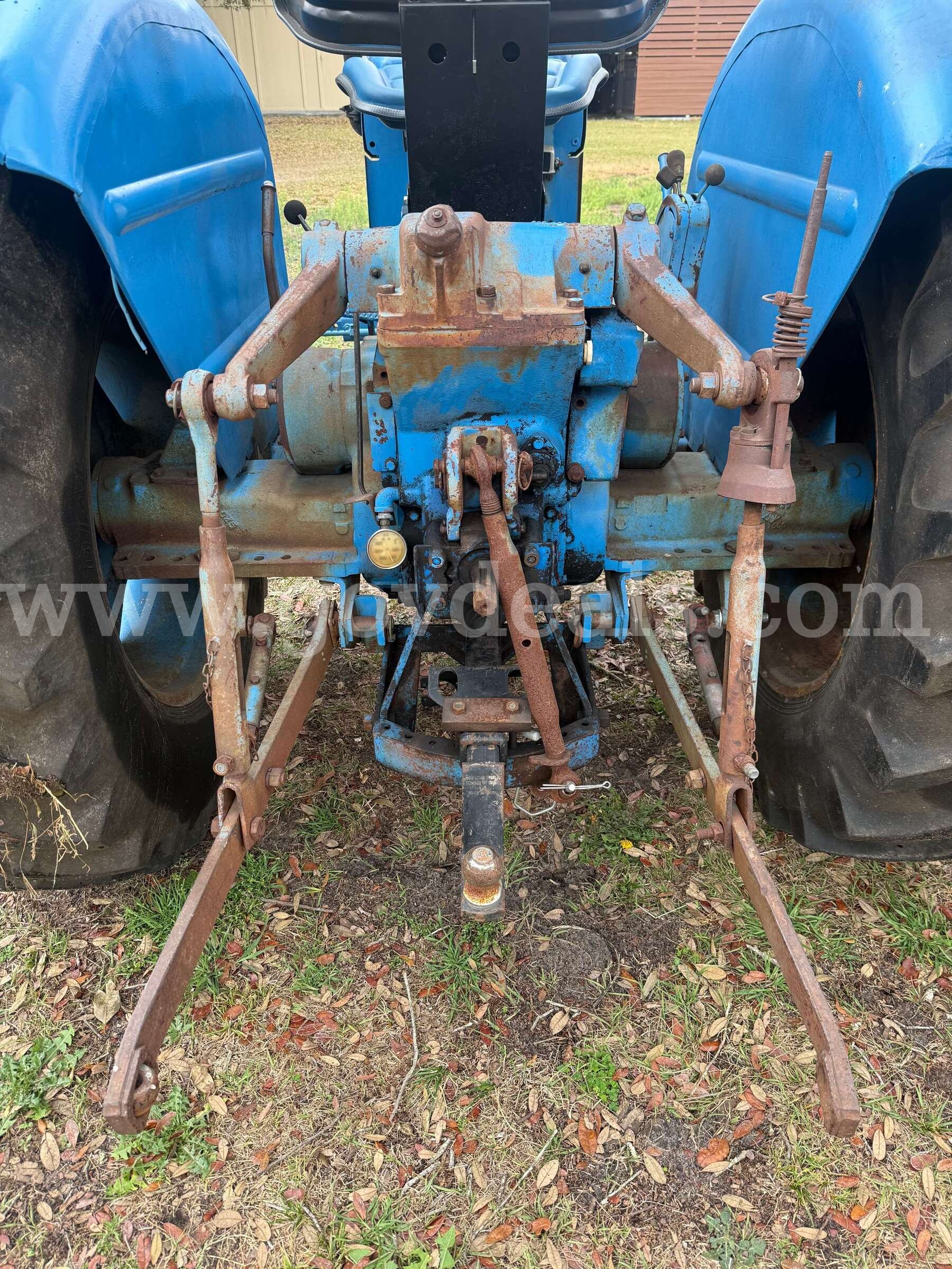 Farm tractor   Government Surplus Auction - Photo #6
