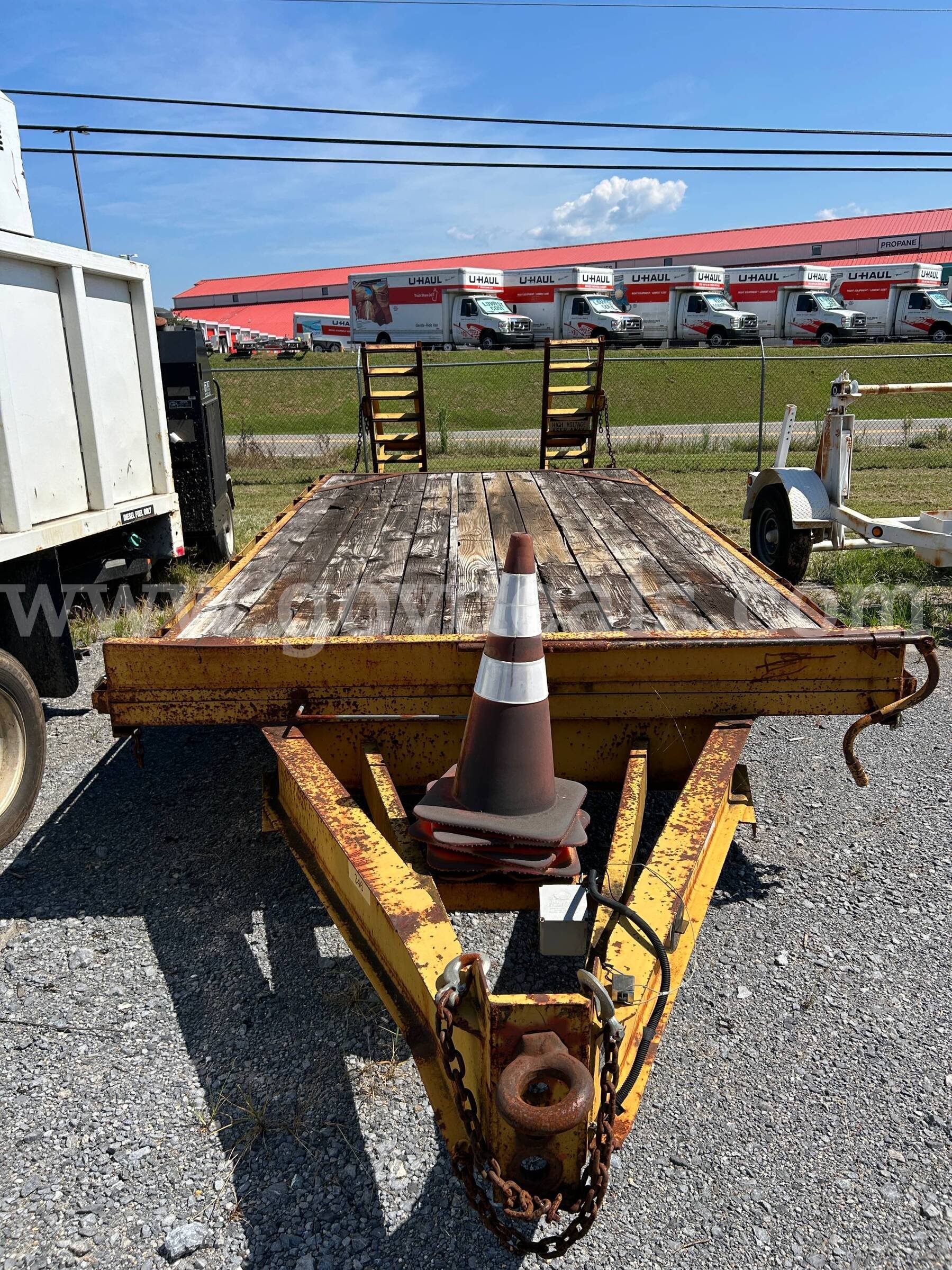 2003 hooper 8x20 flatbed trailer hooper 8x20 Government Surplus Auction - Primary Photo