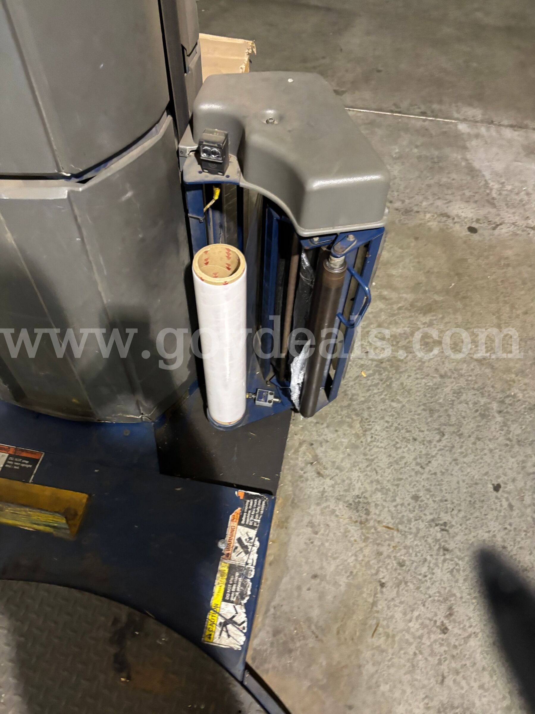 Lantech Q-300 Semi-Automatic Pallet Stretch Wrapper – 4,000 lb Capacity Lantech 300 Government Surplus Auction - Photo #3