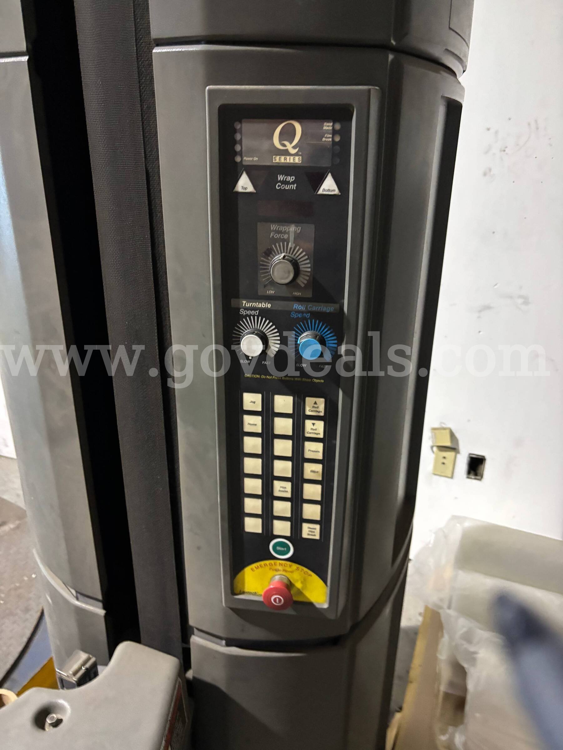 Lantech Q-300 Semi-Automatic Pallet Stretch Wrapper – 4,000 lb Capacity Lantech 300 Government Surplus Auction - Photo #4