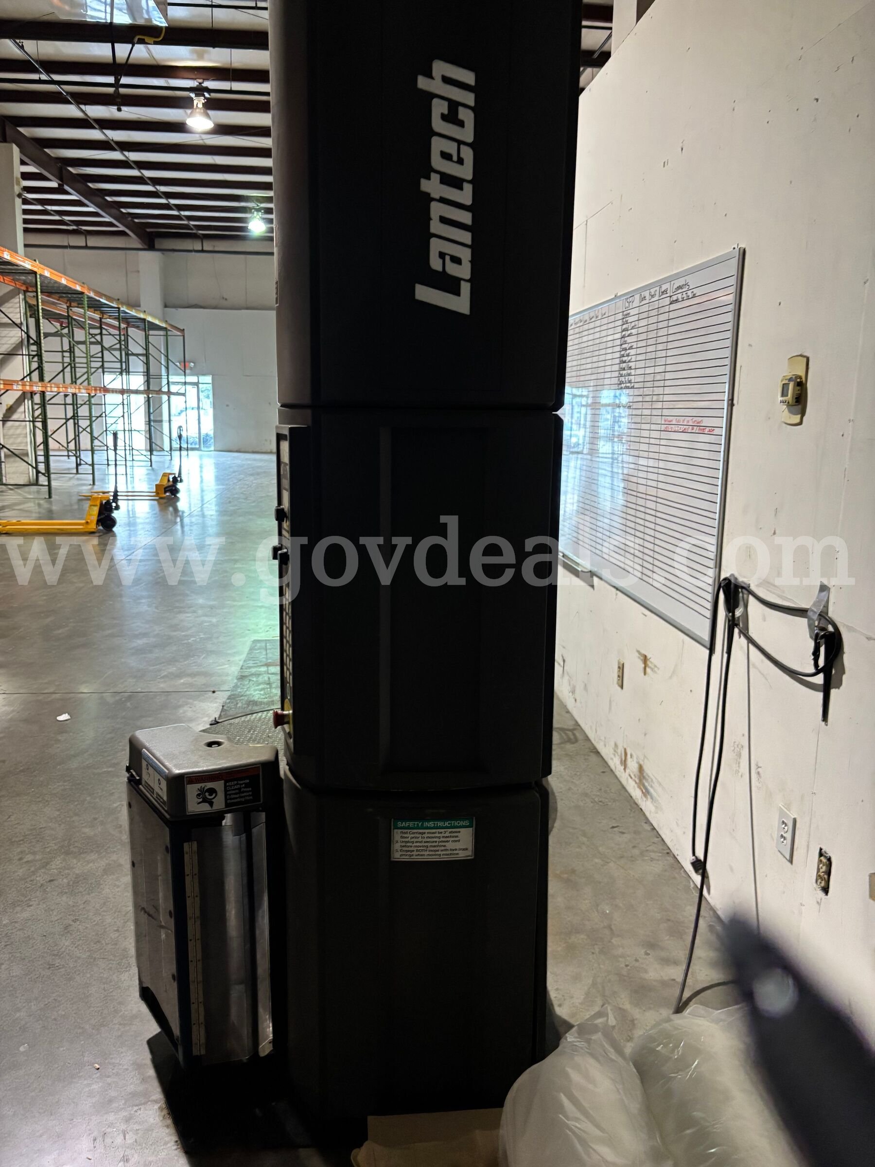 Lantech Q-300 Semi-Automatic Pallet Stretch Wrapper – 4,000 lb Capacity Lantech 300 Government Surplus Auction - Photo #6