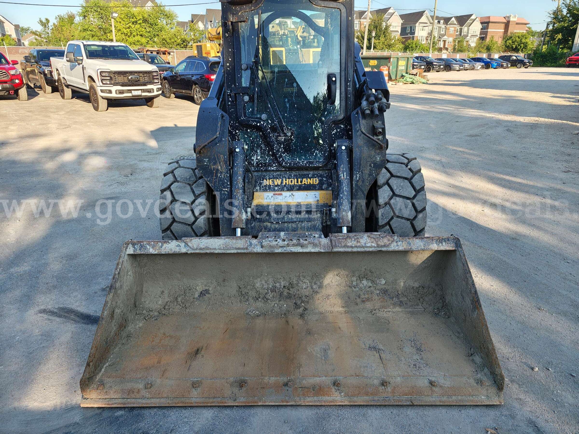 2021 New Holland L334 Skid Steer New Holland L334 Government Surplus Auction - Photo #6