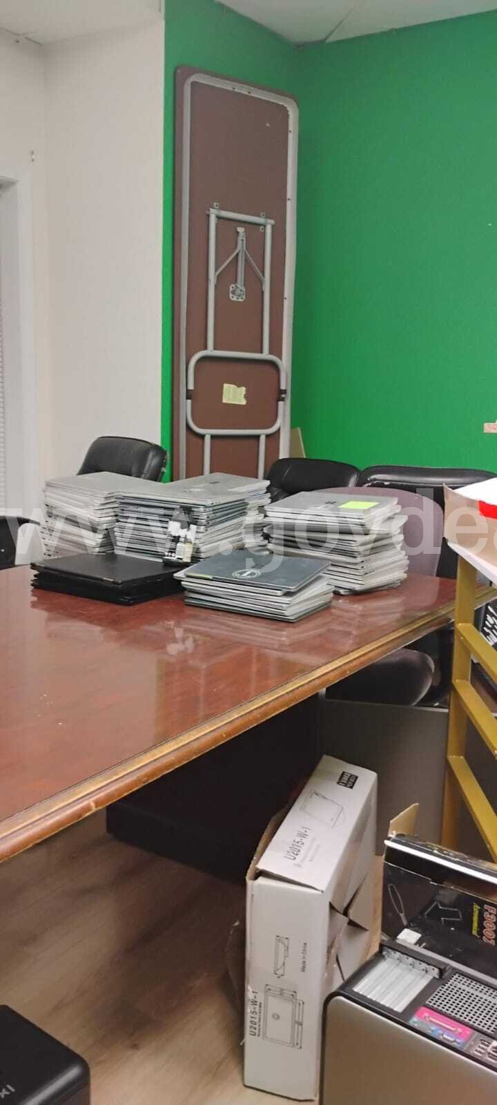 1 Lot of 100 Mix Laptops (14 Dell 3410, 9 DELL 3490, 4 DELL 3470, 4 DELL 3480 and 69 Microsoft Surface Laptop) Dell 100 Government Surplus Auction - Photo #3