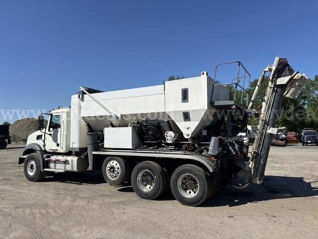 2020 Mack GU813 Volumetric Mixer Truck Mack GU813 Government Surplus Auction - Photo #4