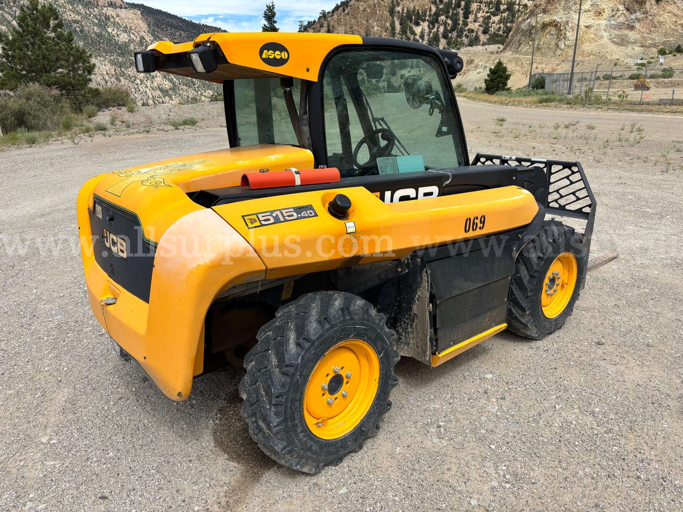 JCB 515-40 compact telehandler, with an enclosed cab, pallet forks. JCB 515 Government Surplus Auction - Photo #5