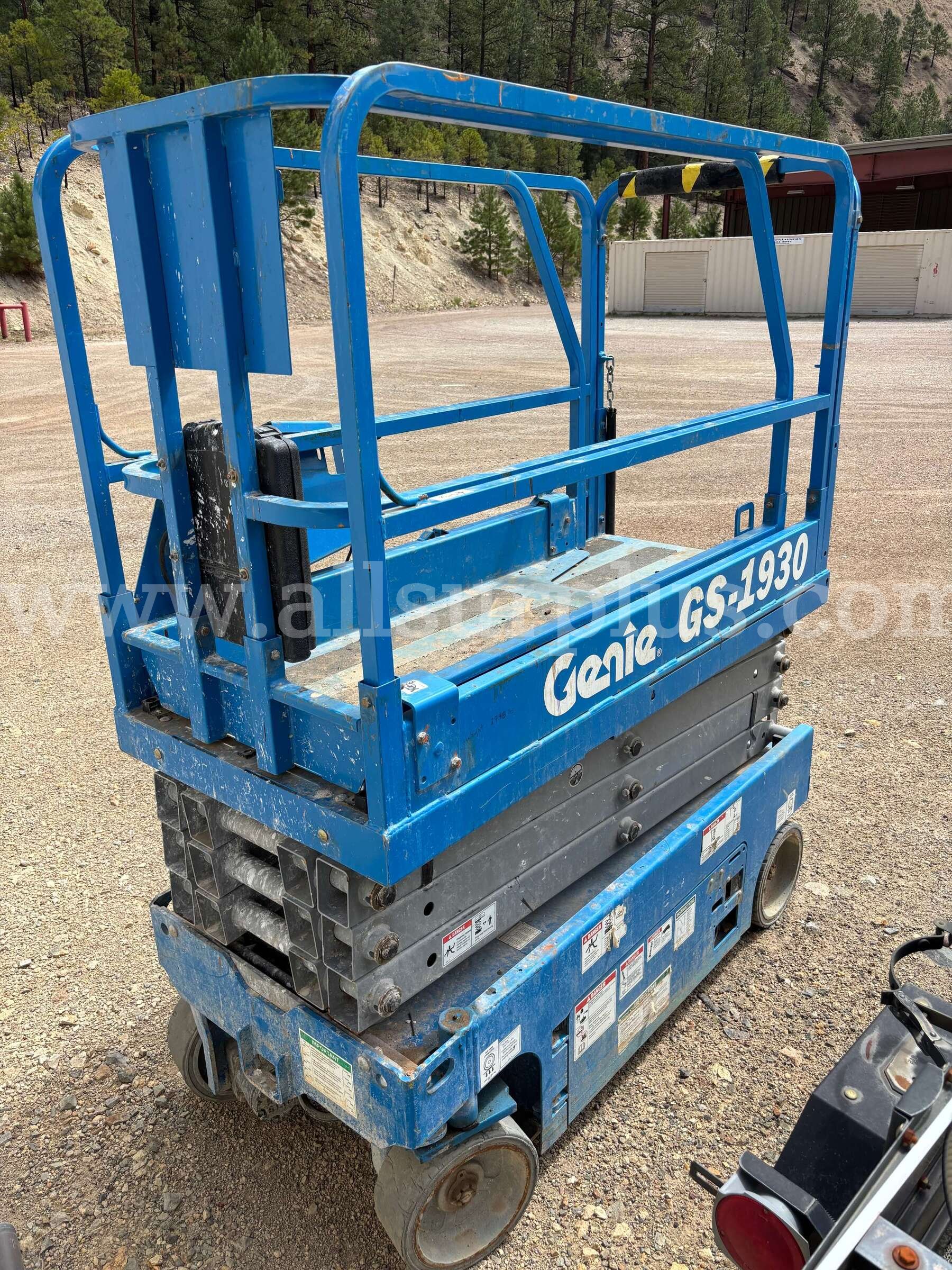 Genie GS-1930 Electric Scissor Lift, 19 Ft Platform Height, Genie CS1930 Government Surplus Auction - Photo #4